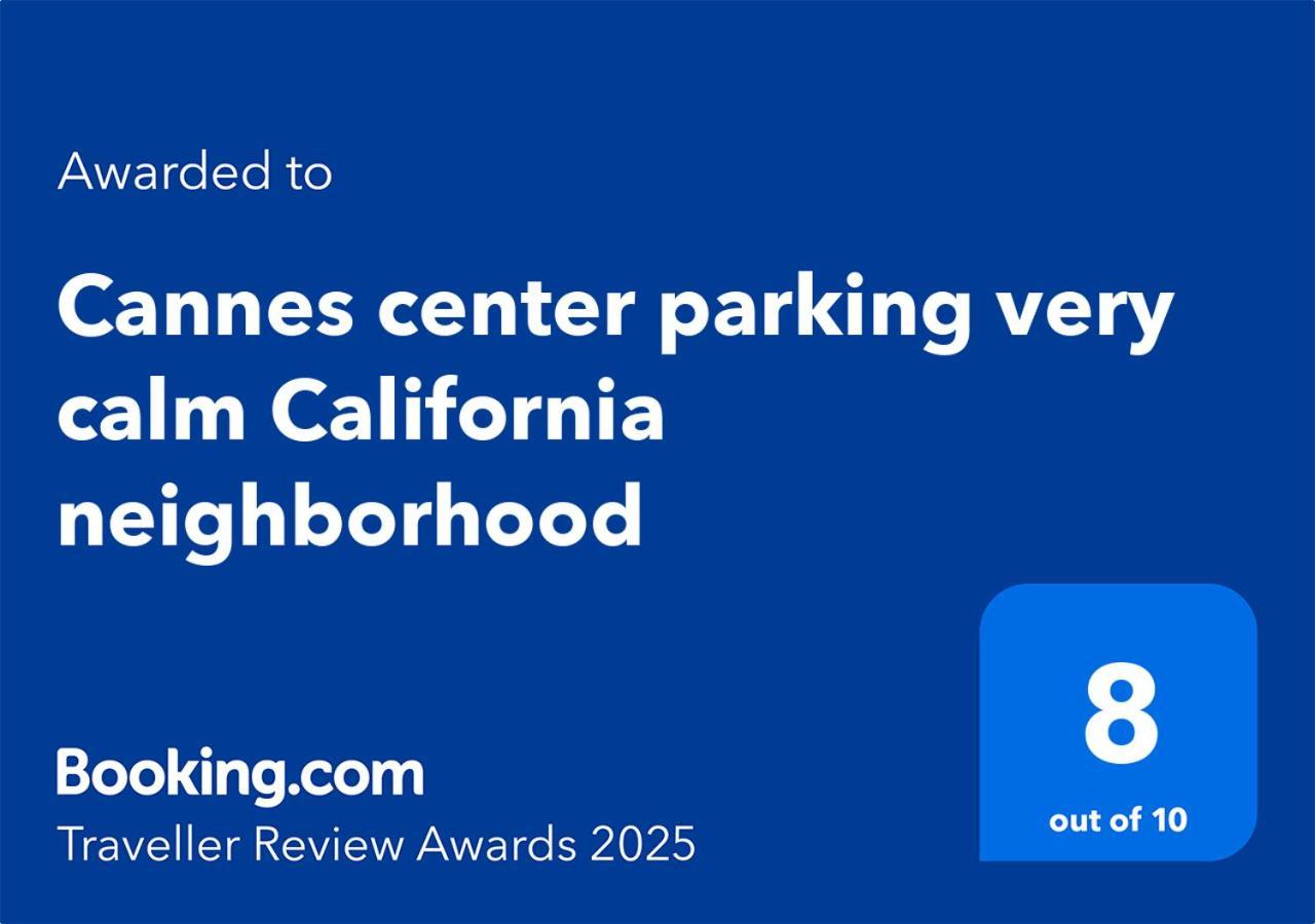 Center Parking Very Calm California Neighborhood *