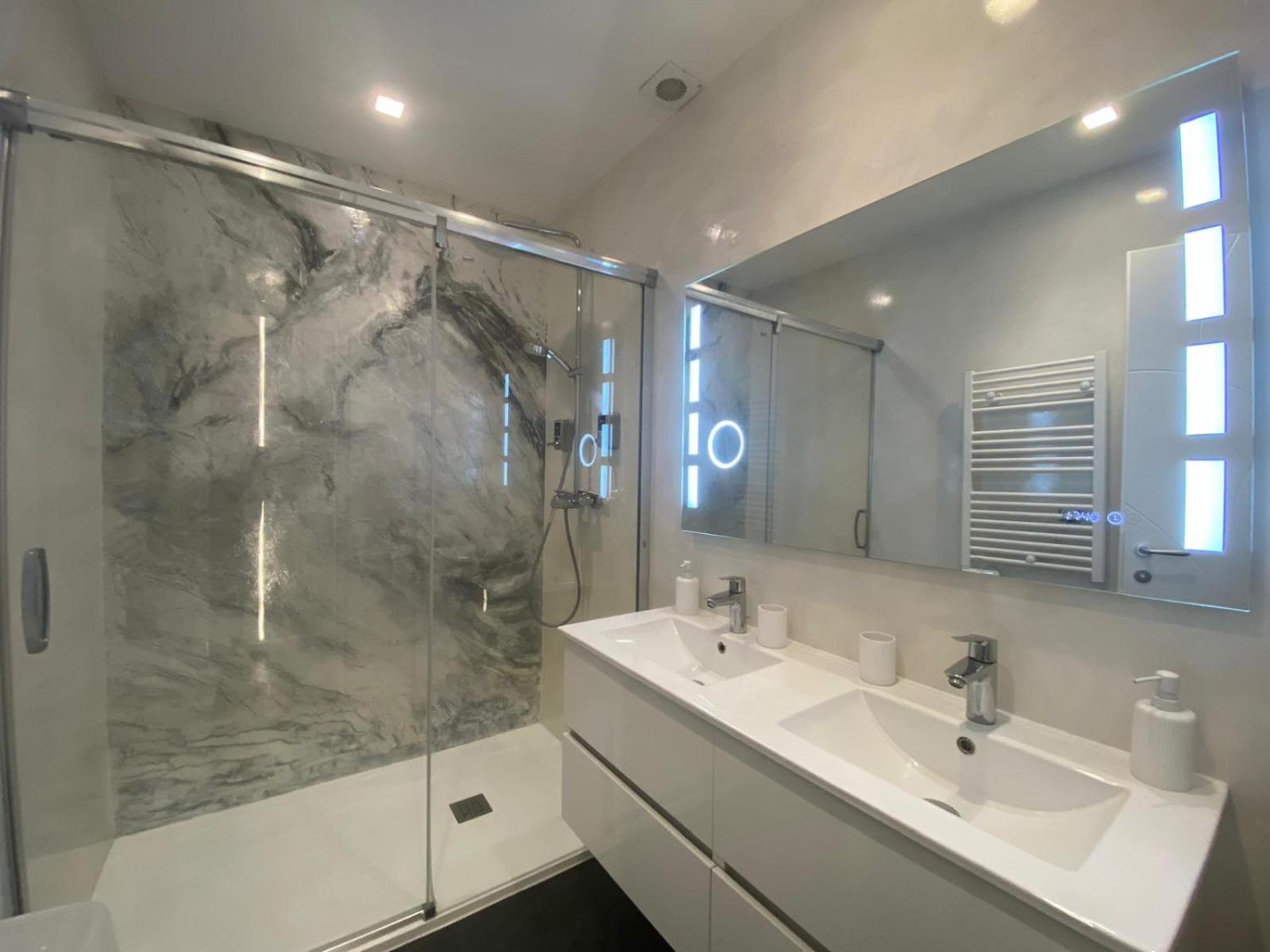 2 Pieces Contemporain Apartment