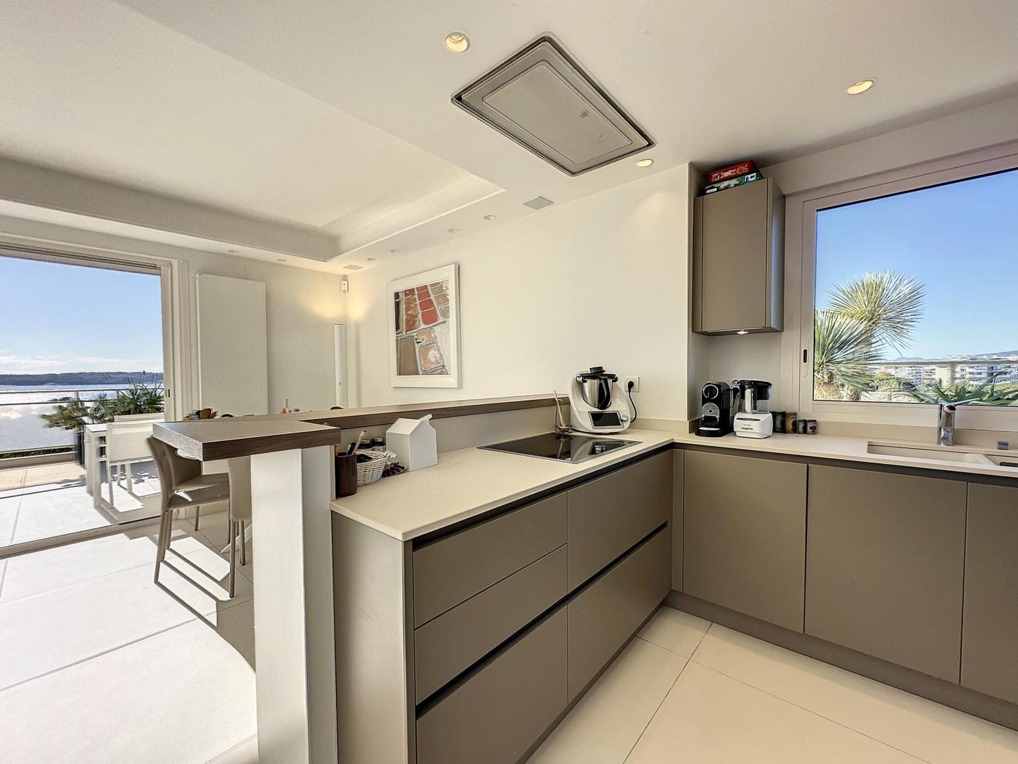 Penthouse 2-bedroom With 360º Views And Parking * Cannes