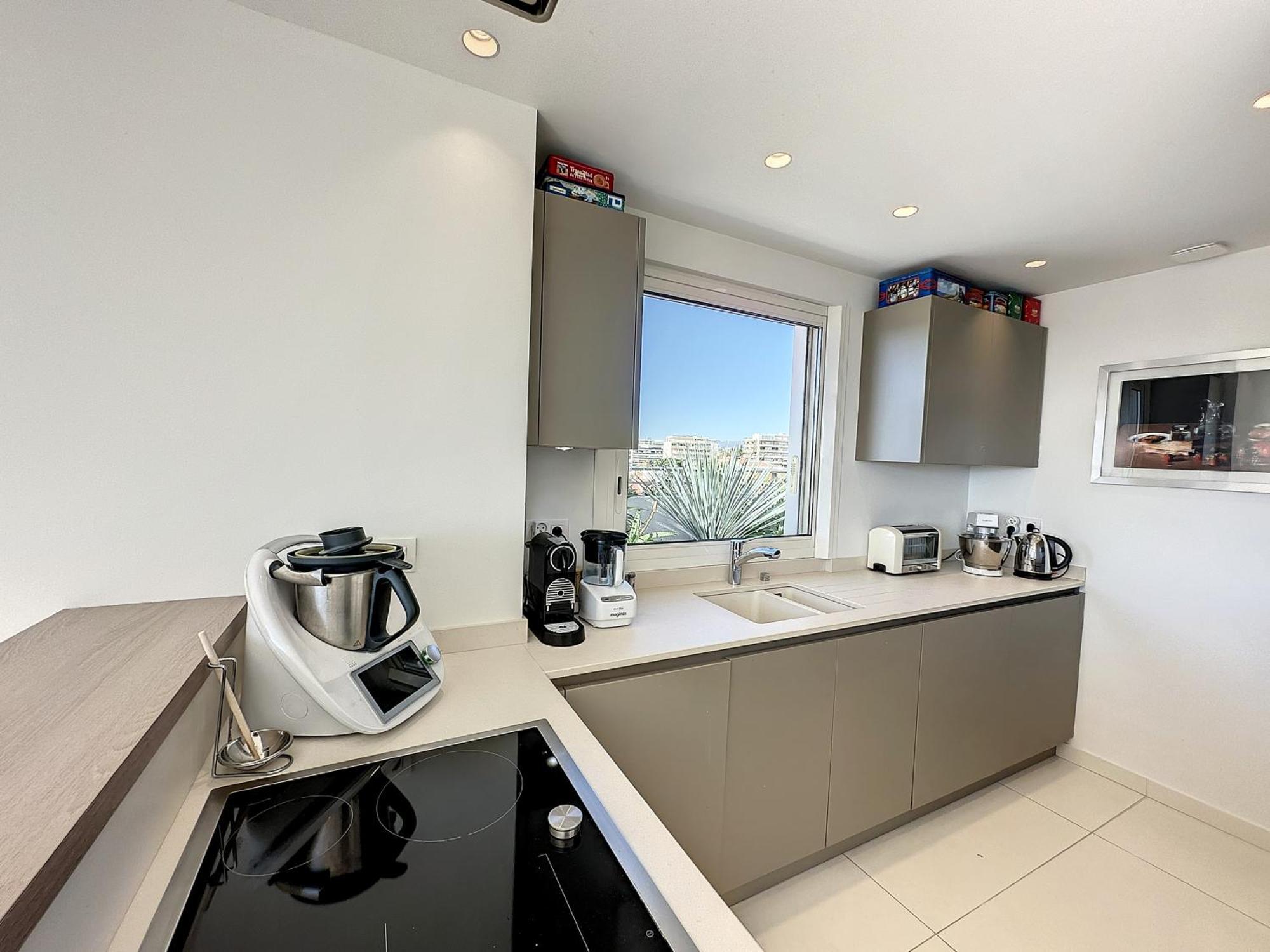 Apartment Penthouse 2-bedroom With 360º Views And Parking Cannes