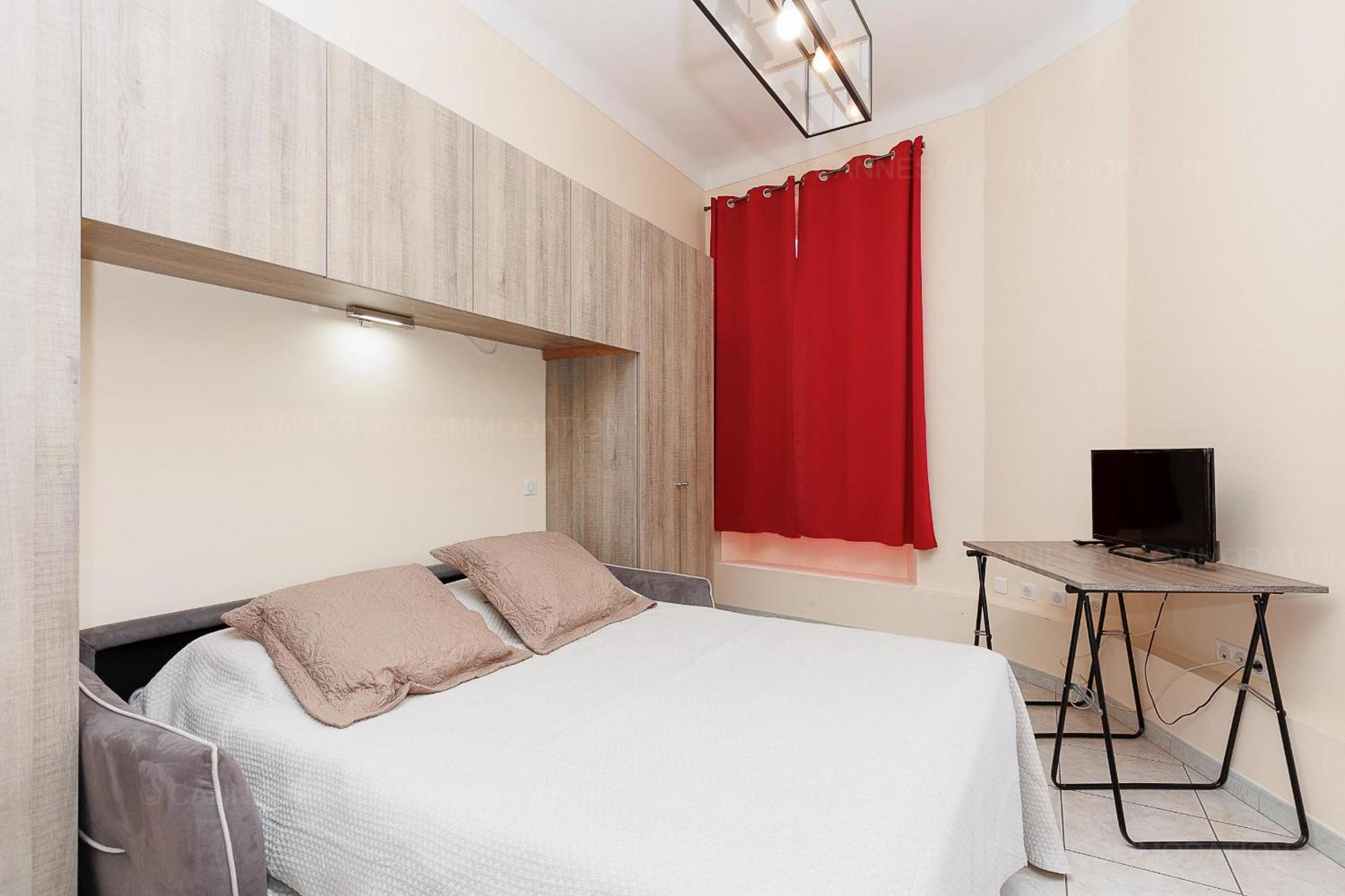 Apartment Carrousel Stud