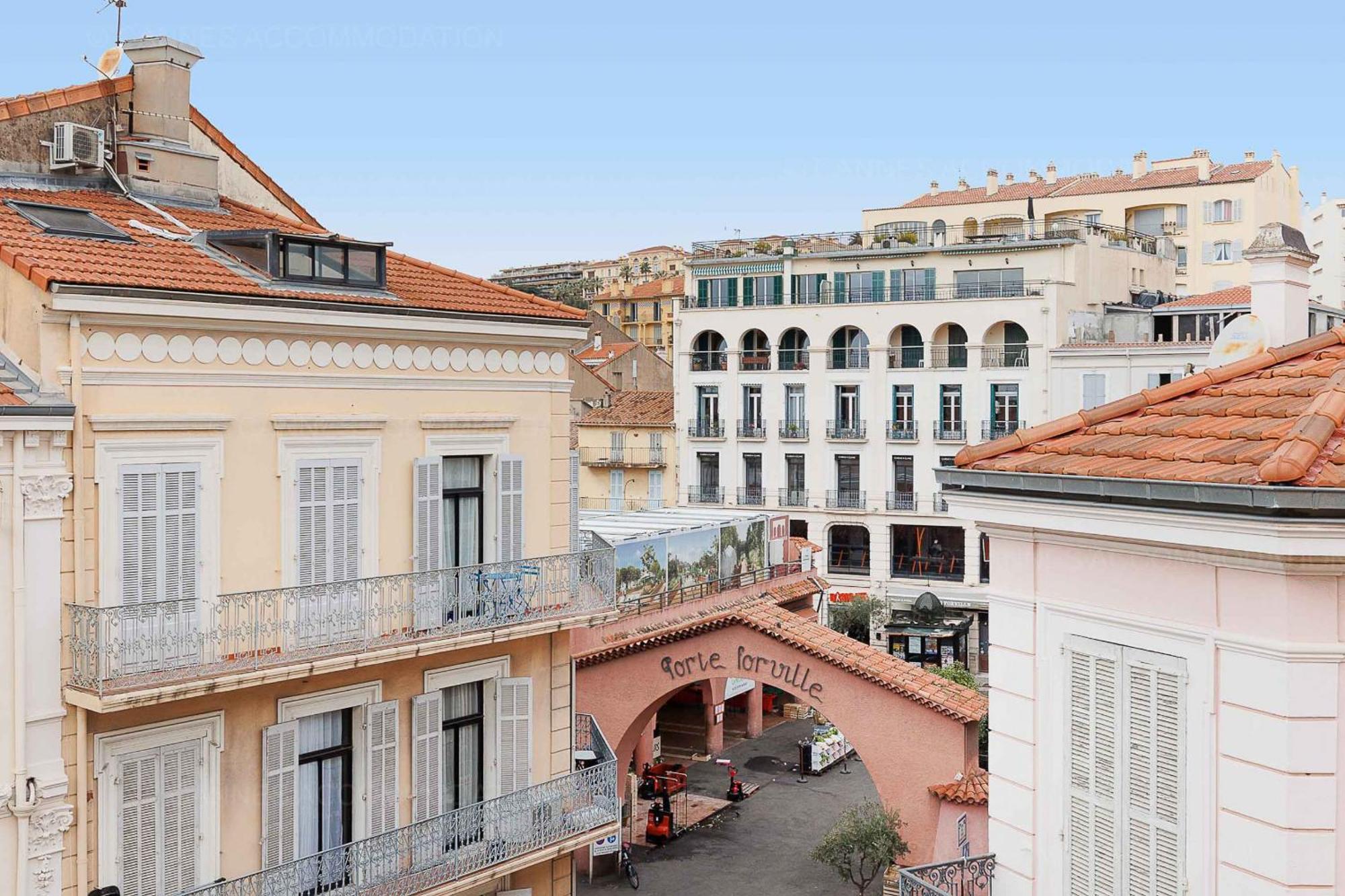 Carrousel Stud Apartment *