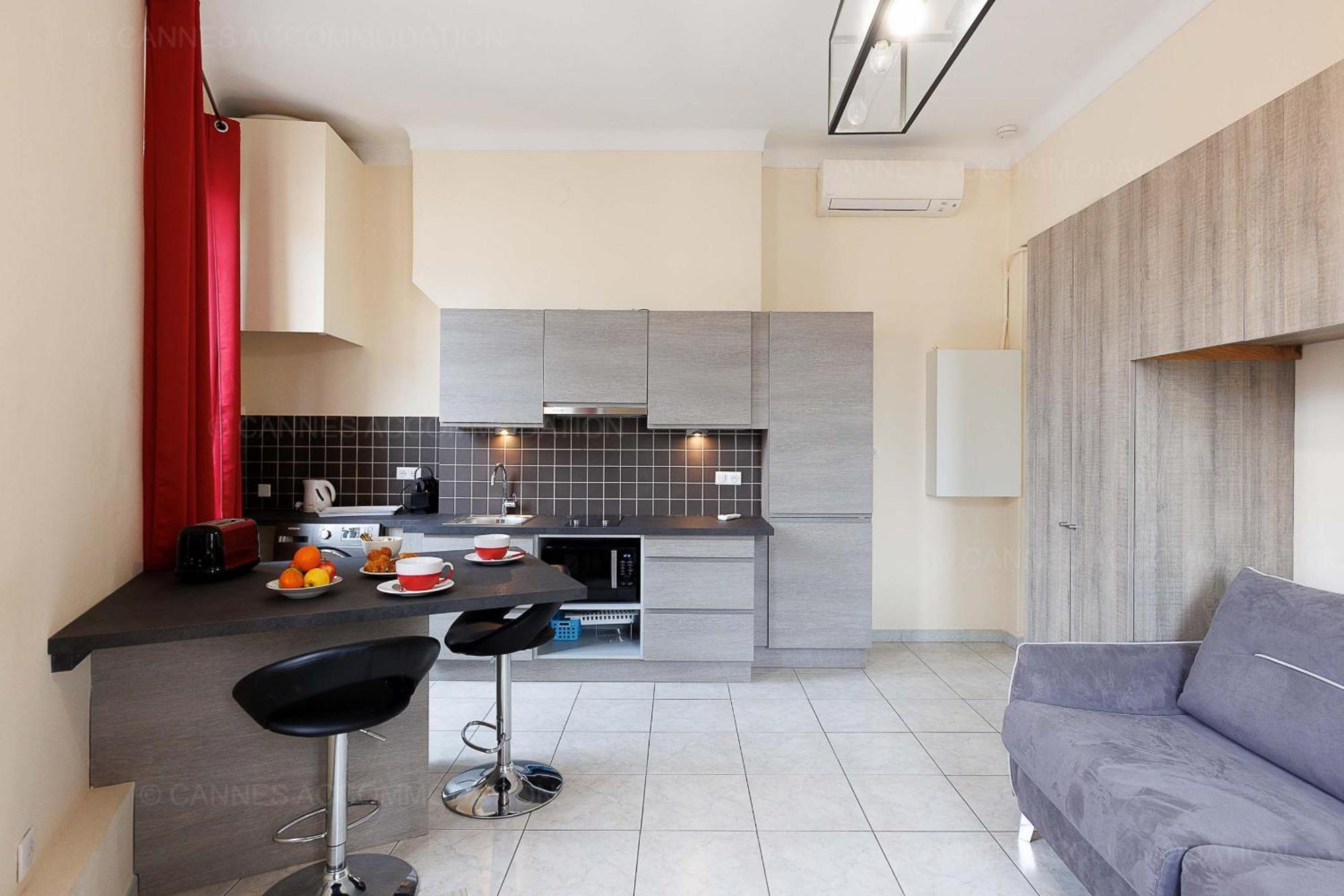 Apartment Carrousel Stud *