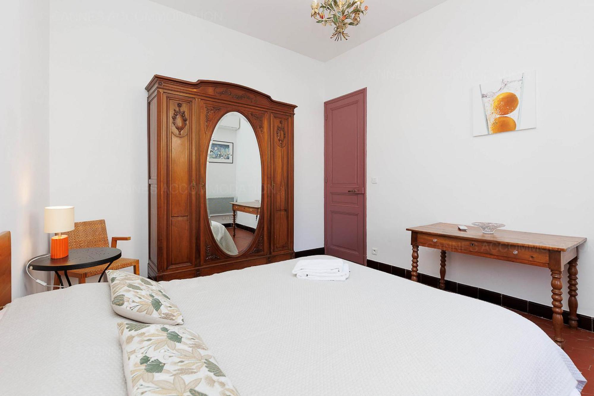 Apartment Bessons