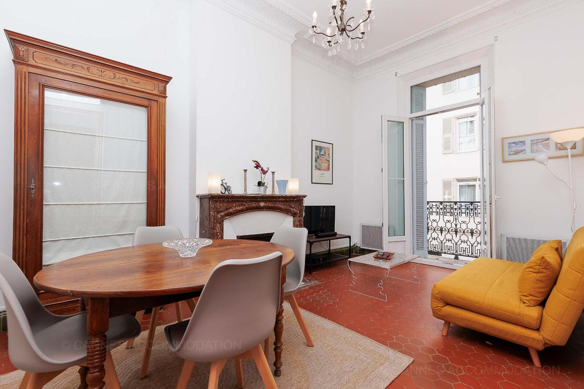 Bessons Apartment *