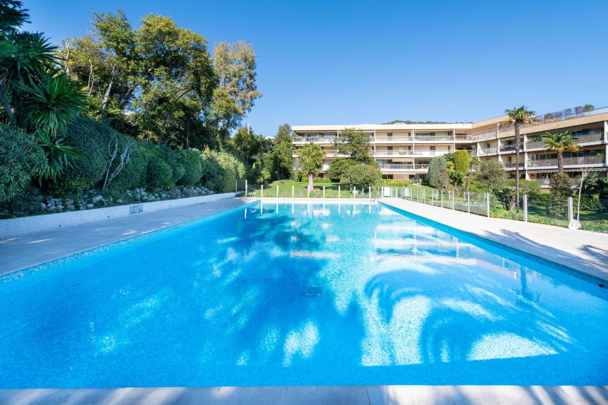 Apartment Spacious 2-br In A With Pool *