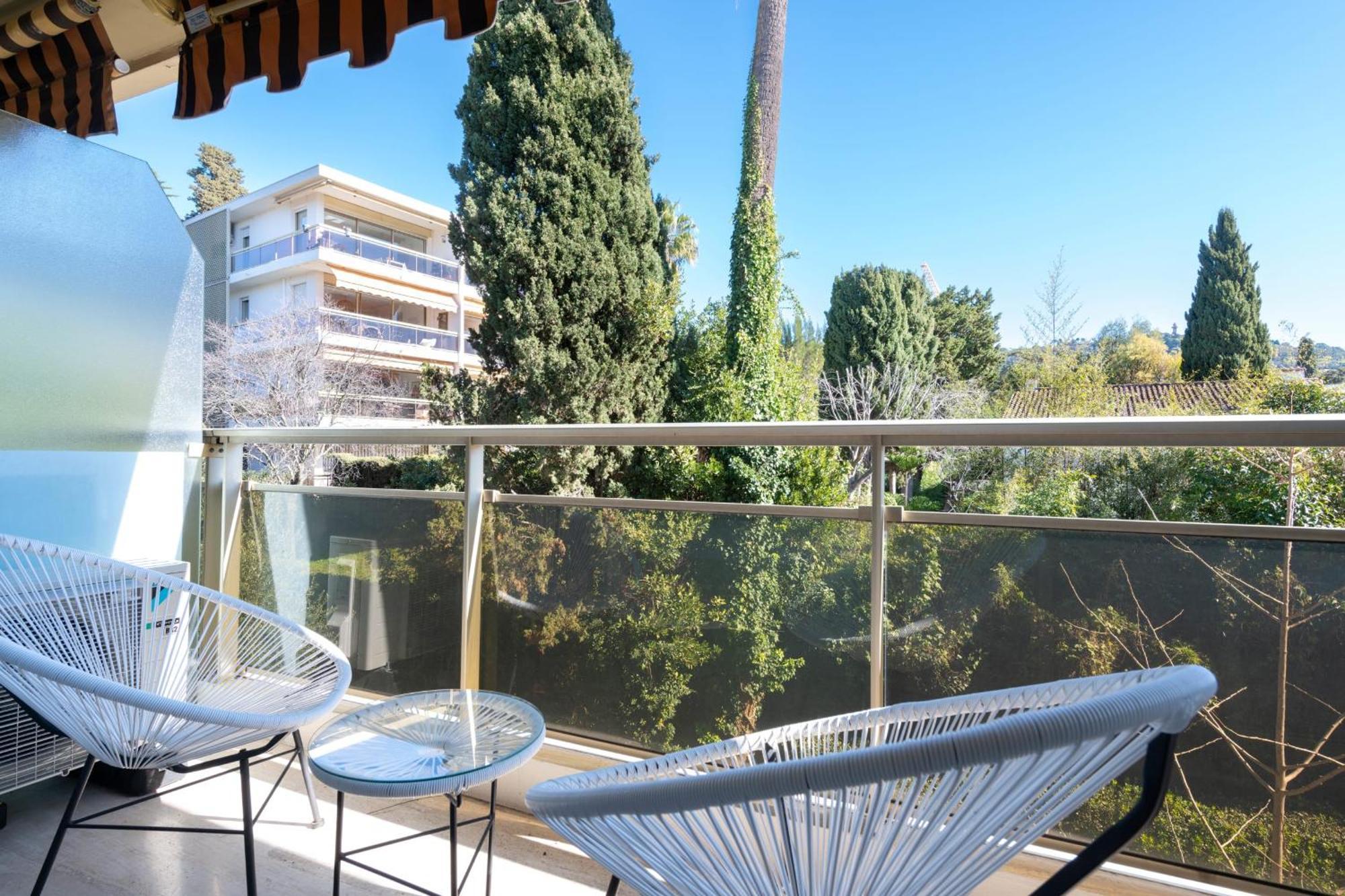 Spacious 2-br In A With Pool
