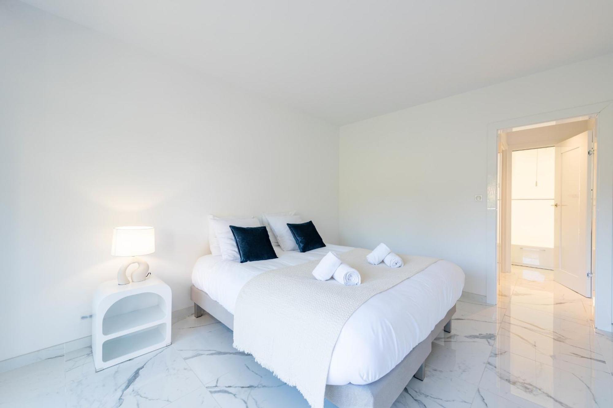 Apartment Spacious 2-br In A With Pool *