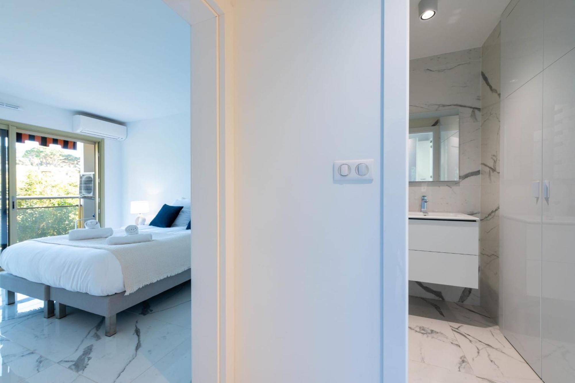 Spacious 2-br In A With Pool Apartment Cannes