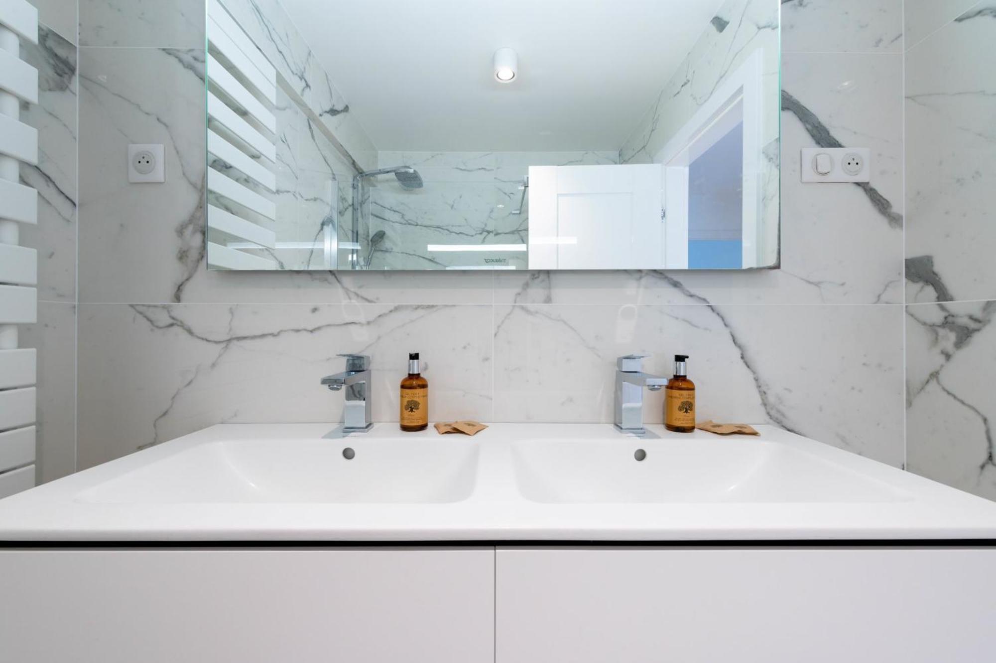 Spacious 2-br In A With Pool Cannes
