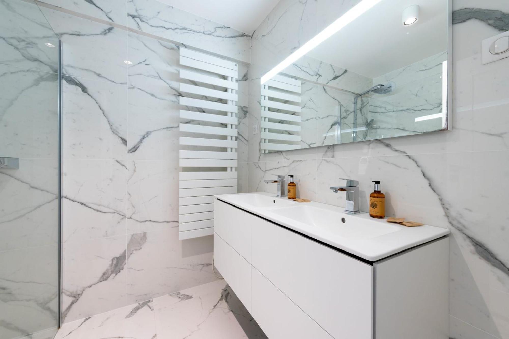 Spacious 2-br In A With Pool