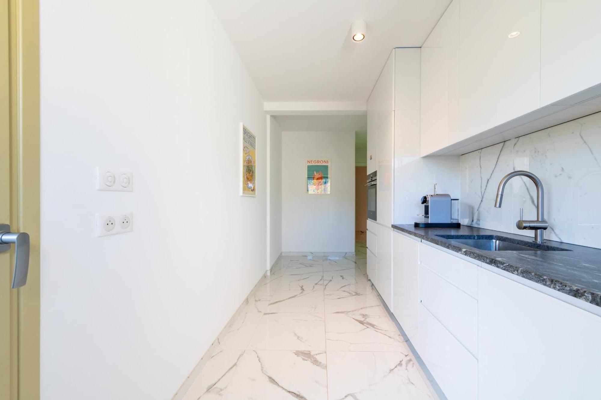 Spacious 2-br In A With Pool Apartment Cannes