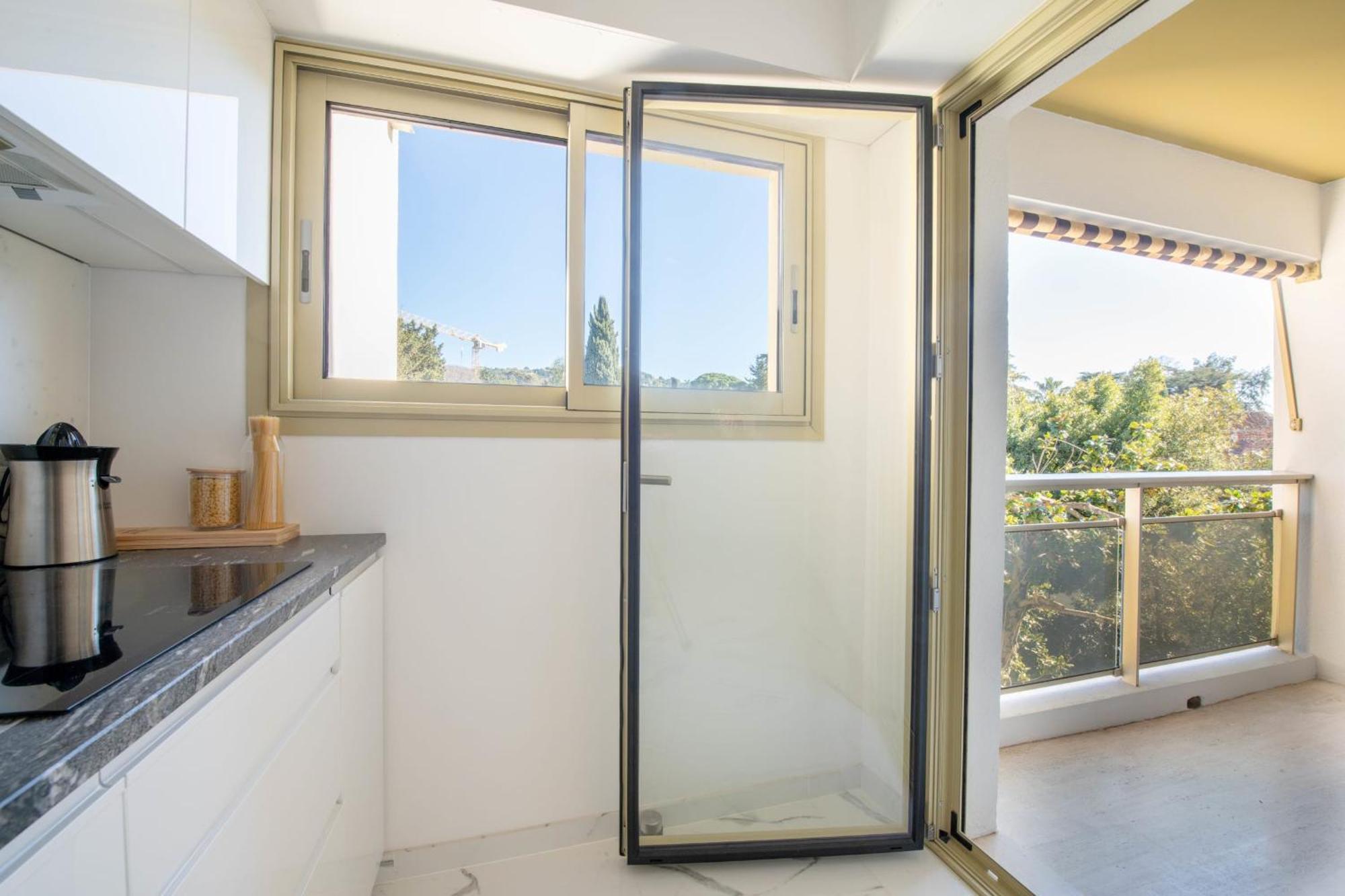 Spacious 2-br In A With Pool