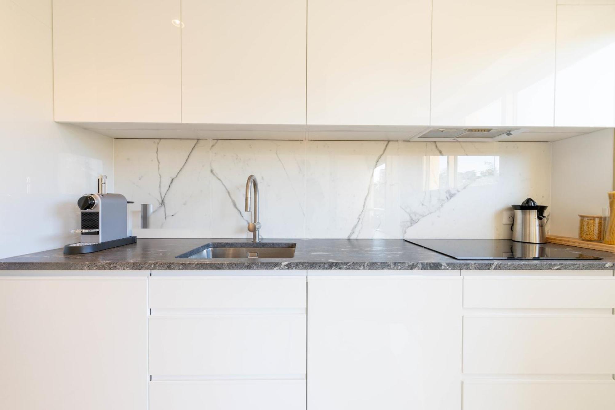 Apartment Spacious 2-br In A With Pool