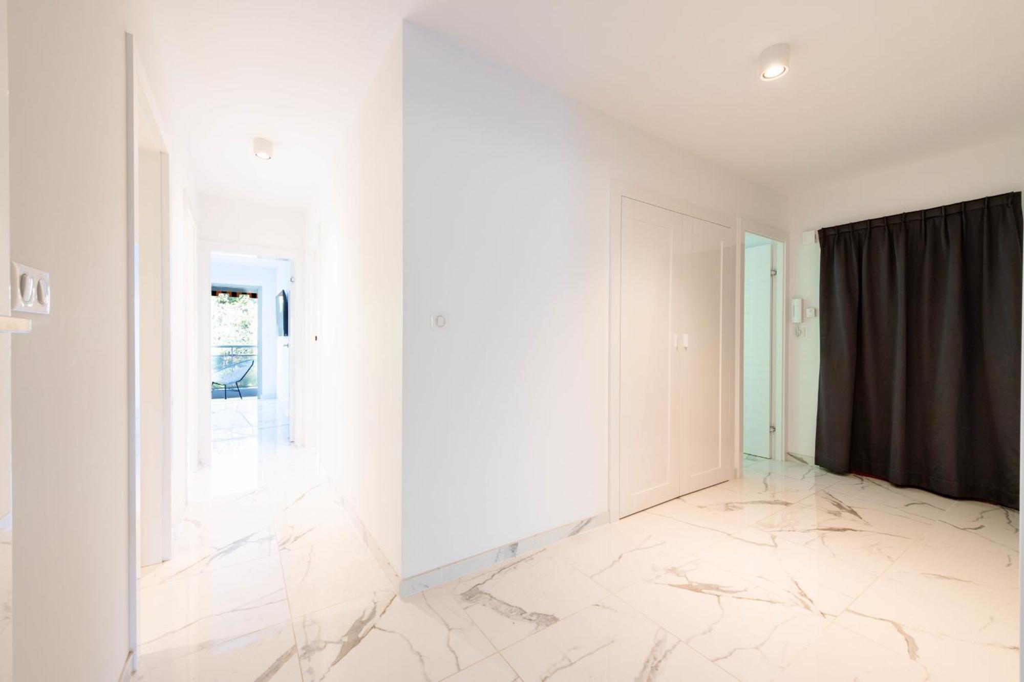 Spacious 2-br In A With Pool Cannes