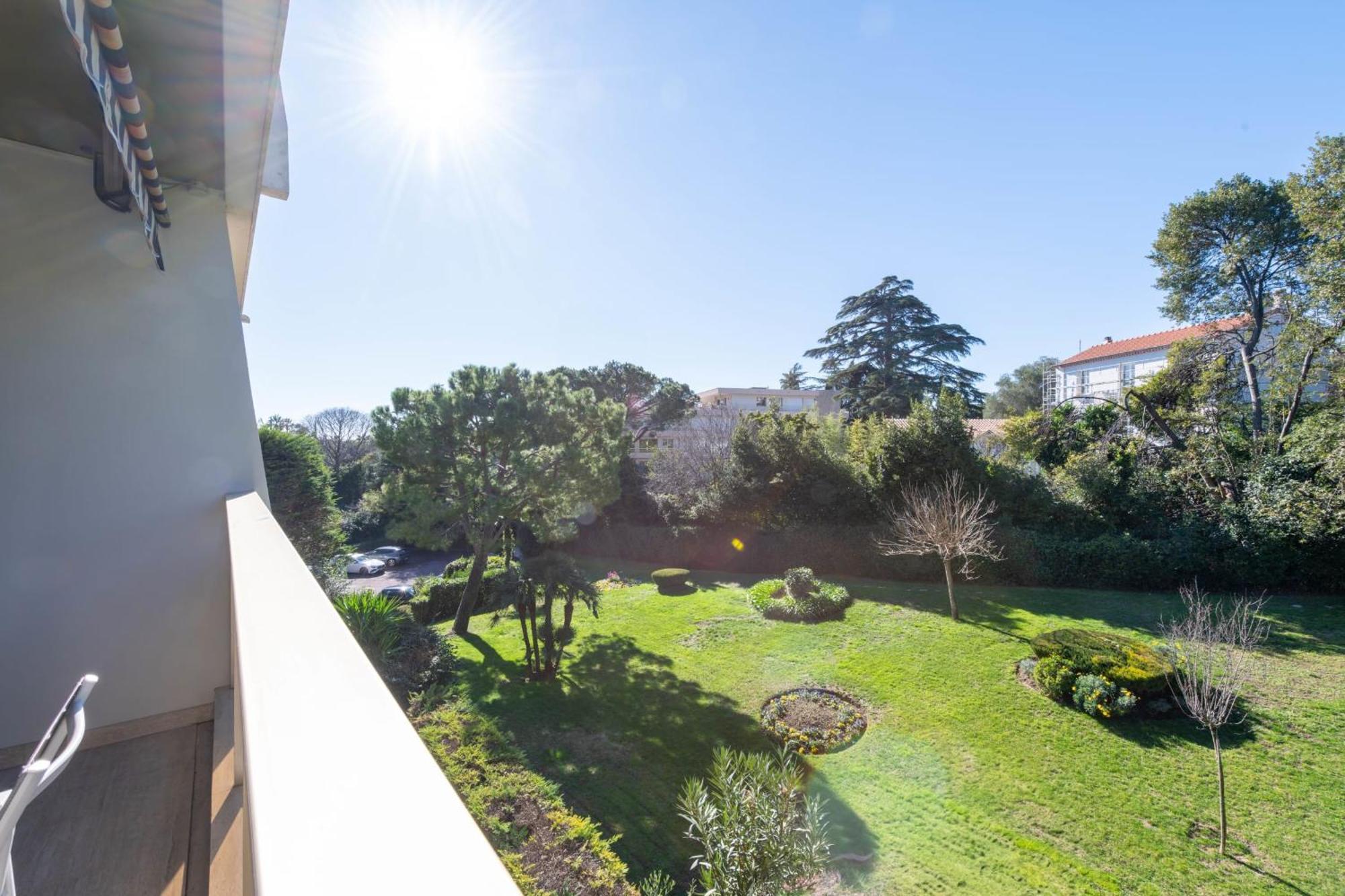 Apartment Spacious 2-br In A With Pool *