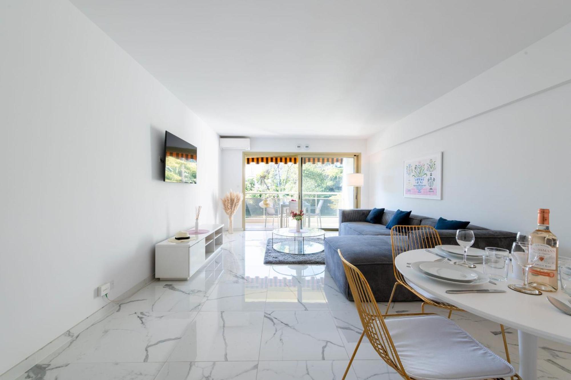 Apartment Spacious 2-br In A With Pool *