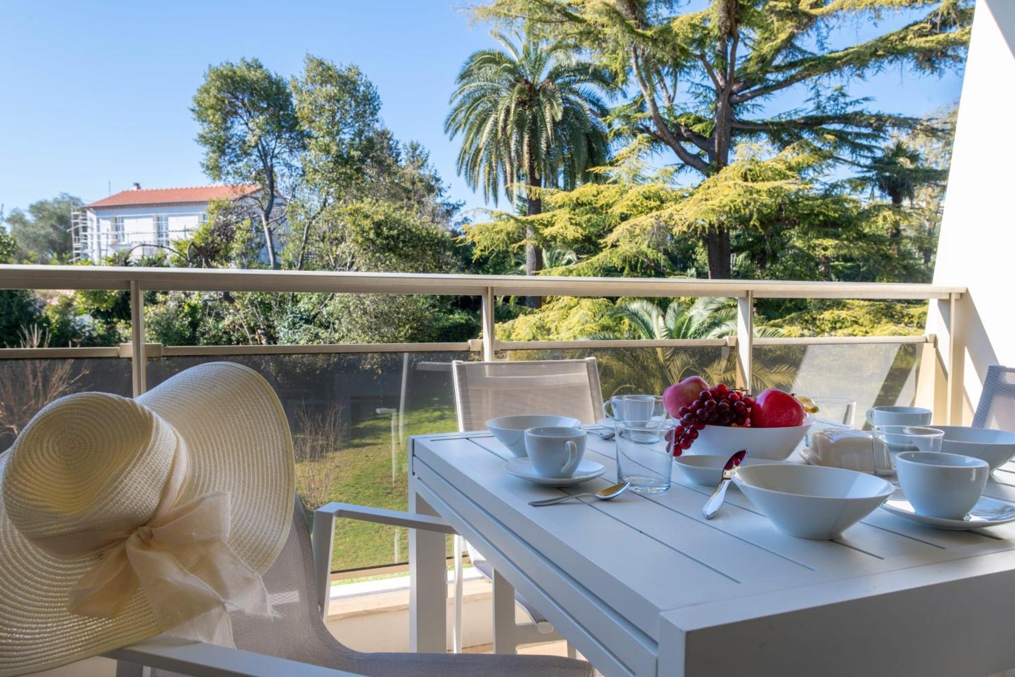 Spacious 2-br In A With Pool * Cannes