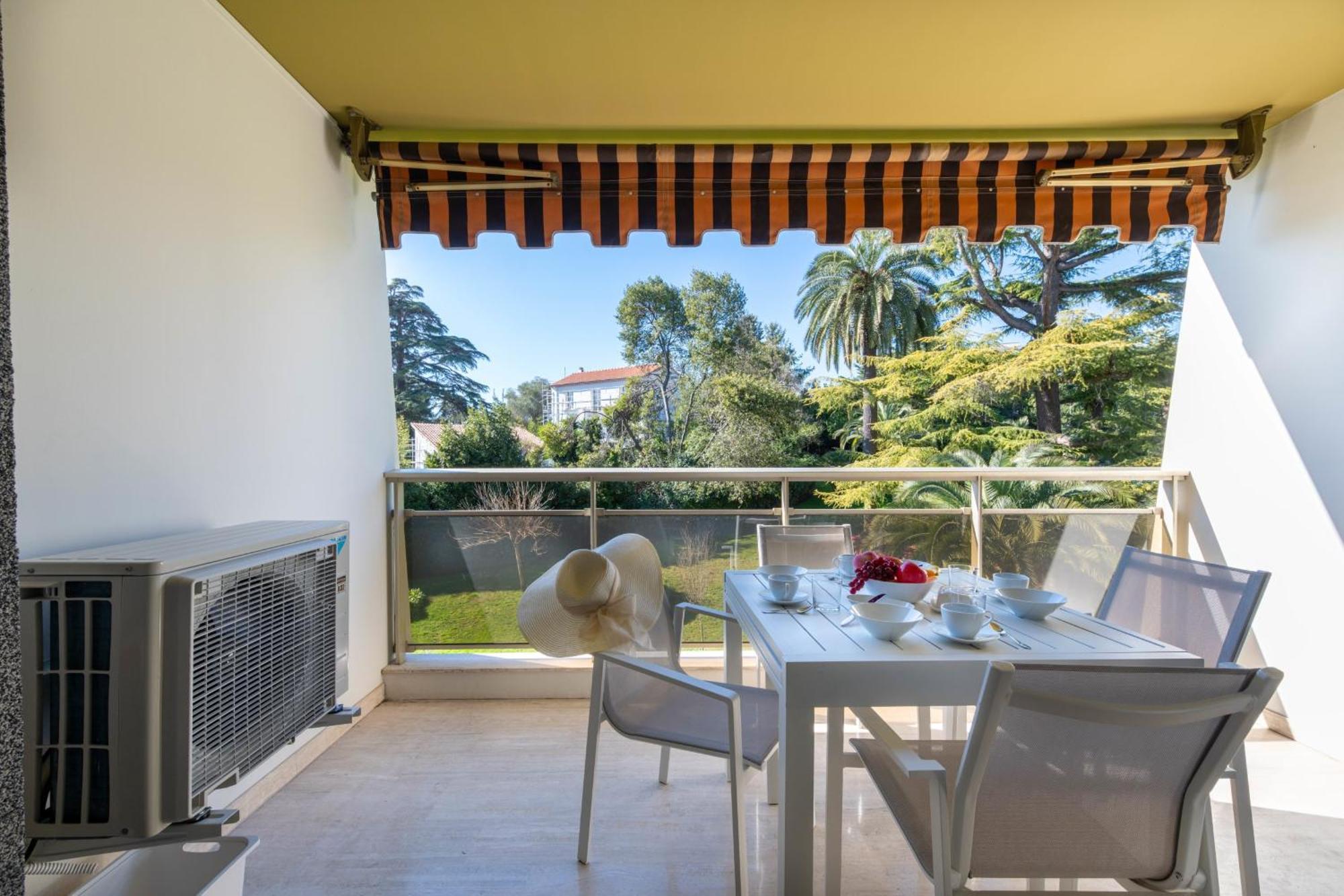 Apartment Spacious 2-br In A With Pool