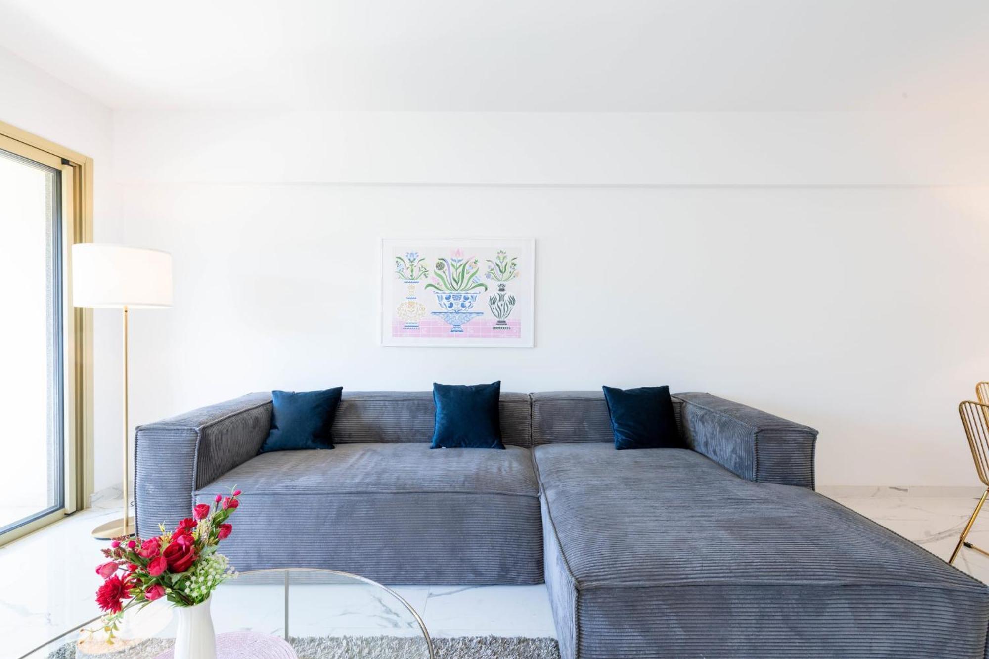 Apartment Spacious 2-br In A With Pool *