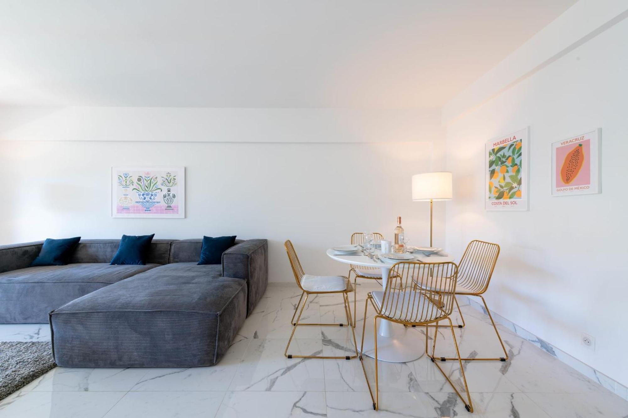 Spacious 2-br In A With Pool *