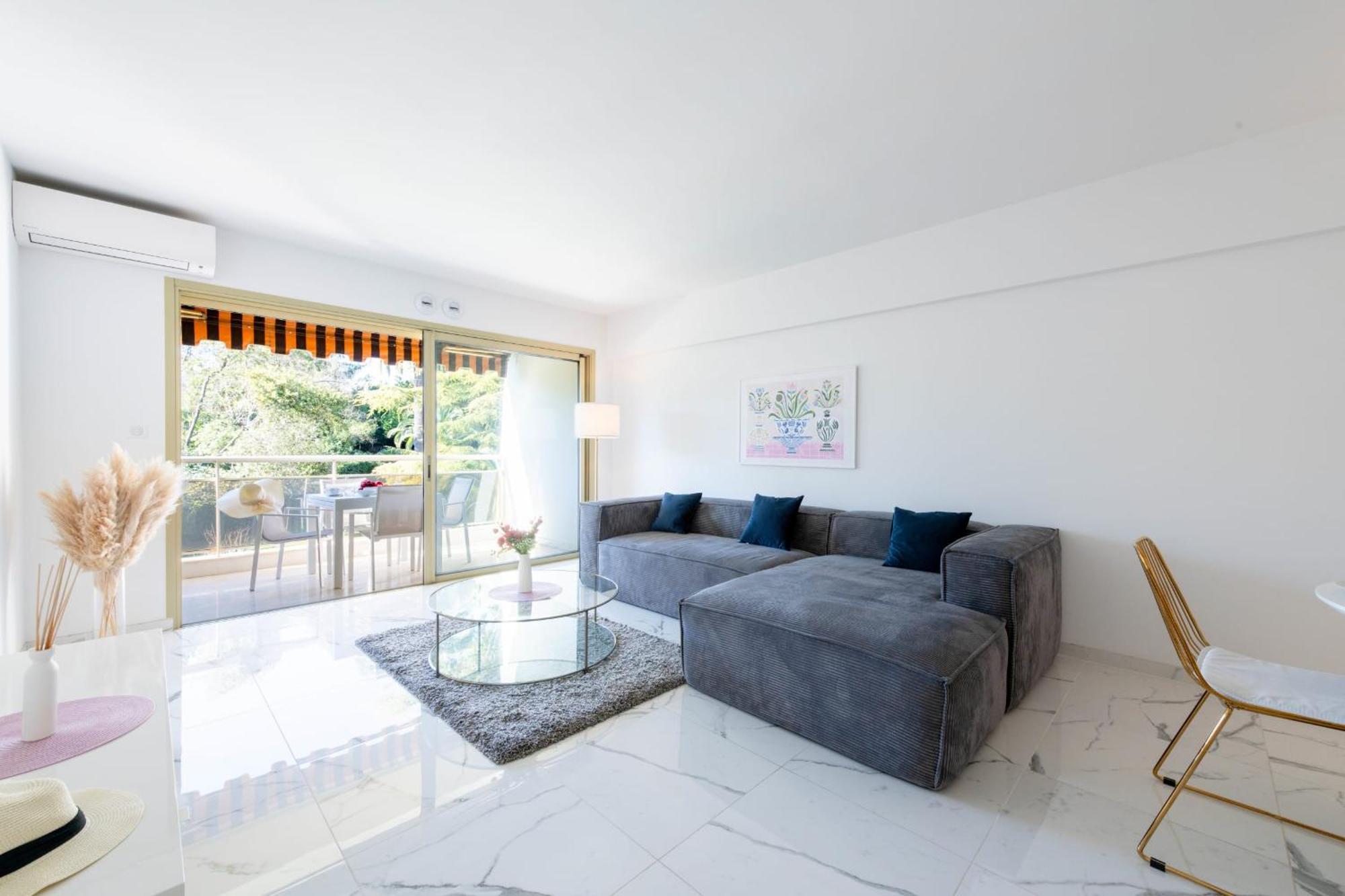 Apartment Spacious 2-br In A With Pool