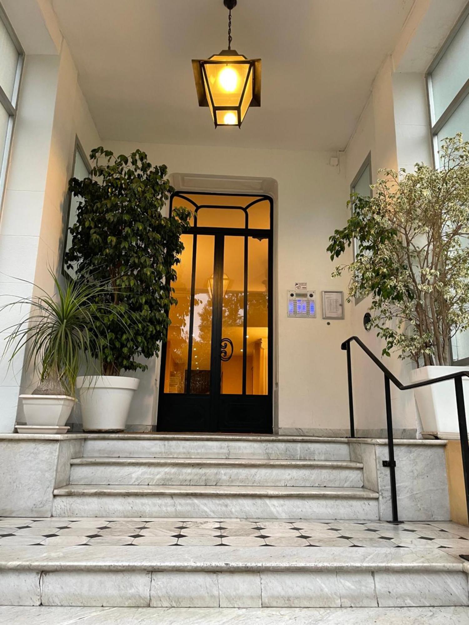 Superbe T2 Climatise Au Centre + Parking Apartment *