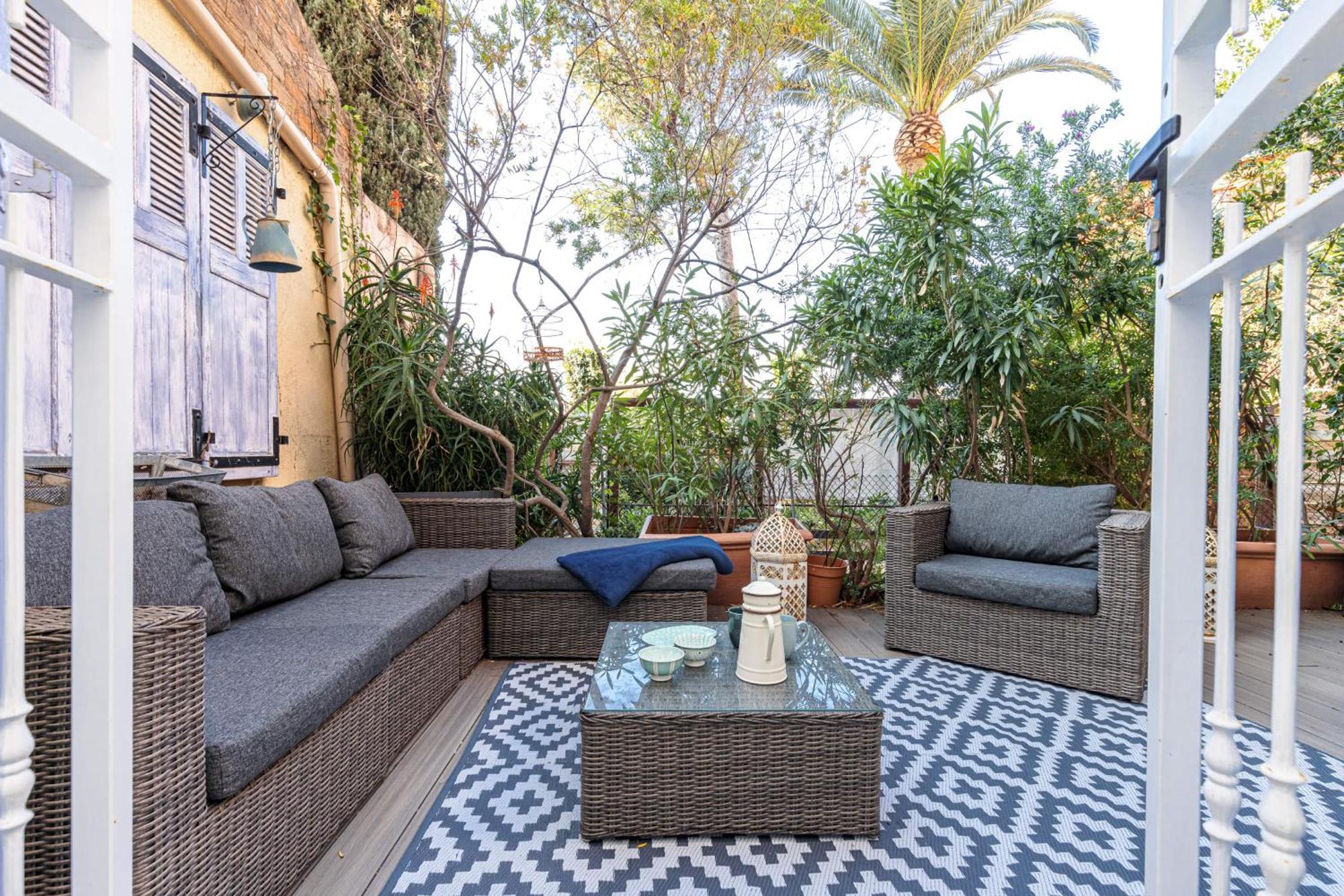 Atypical Old Town In Large Terrace Apartment Cannes