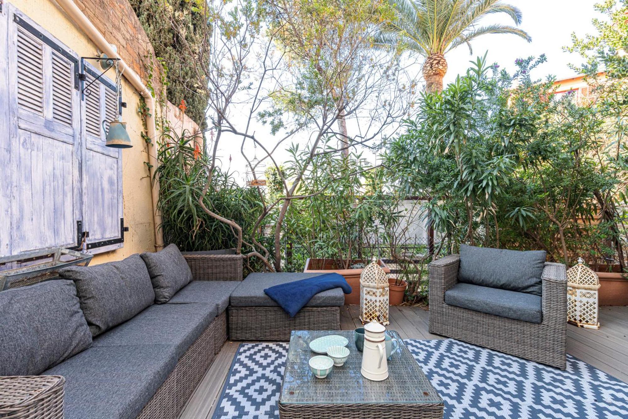 Atypical Old Town In Large Terrace Apartment