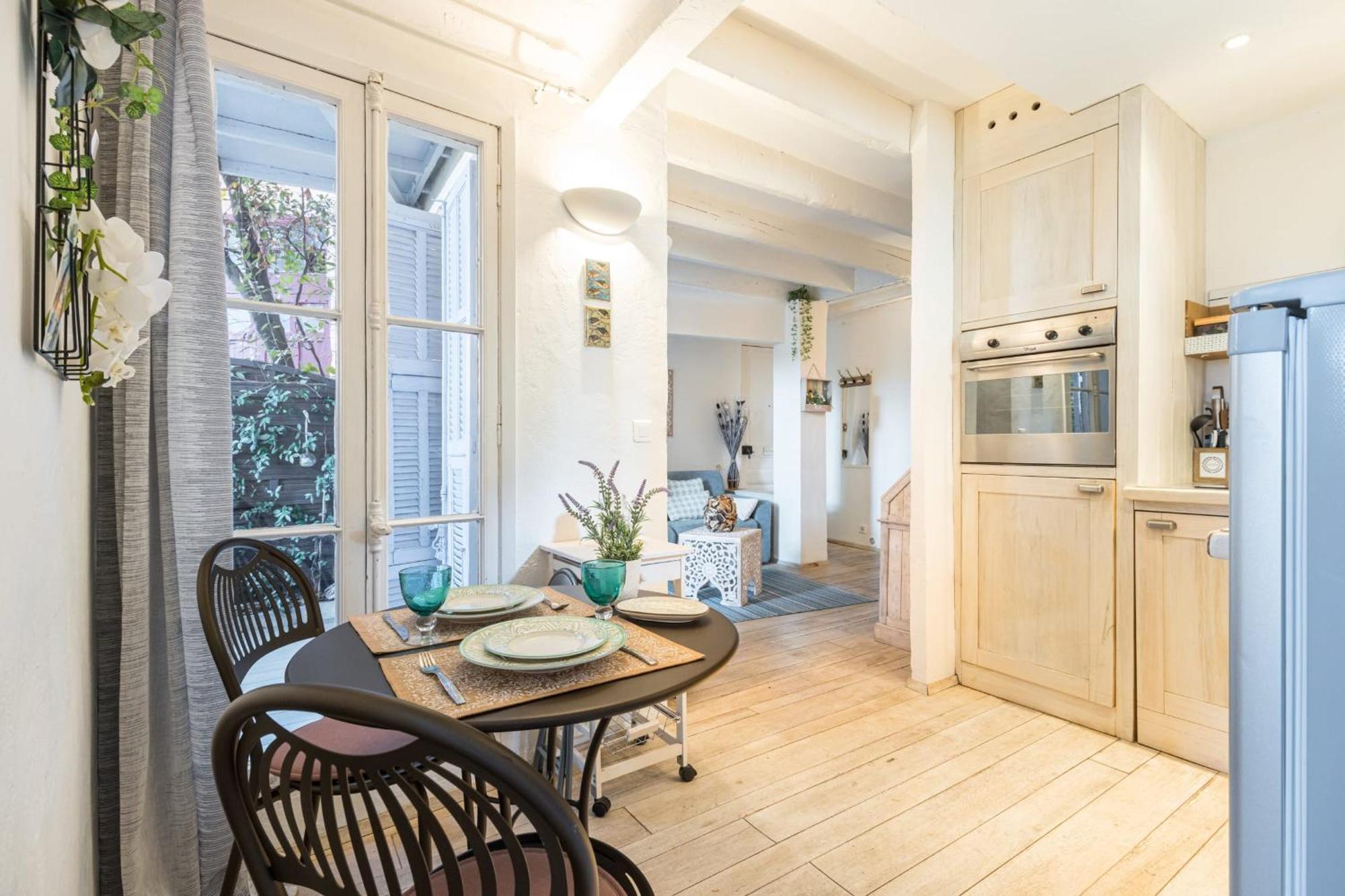 Atypical Old Town In Large Terrace Apartment *
