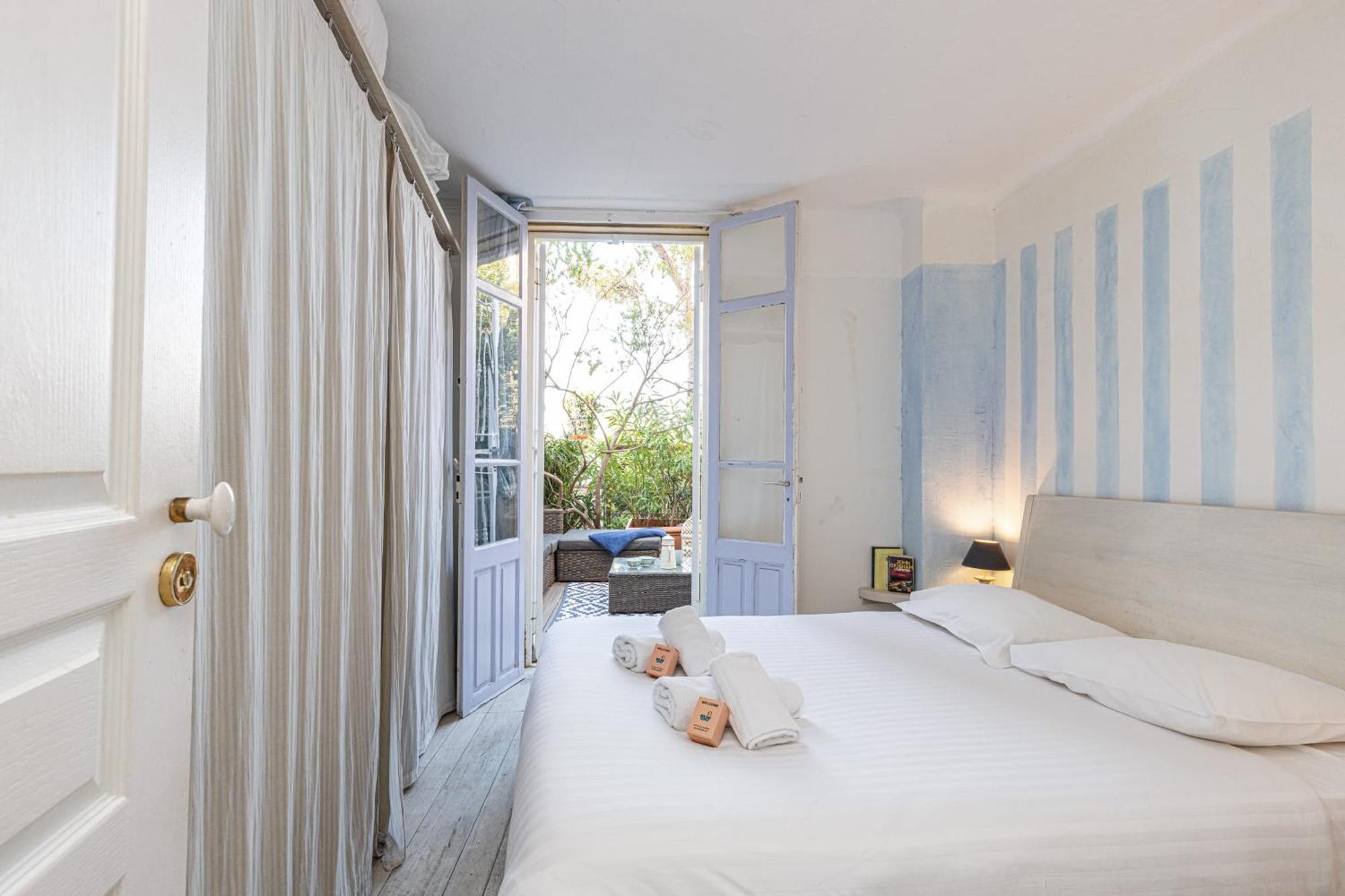 Atypical Old Town In Large Terrace Apartment Cannes