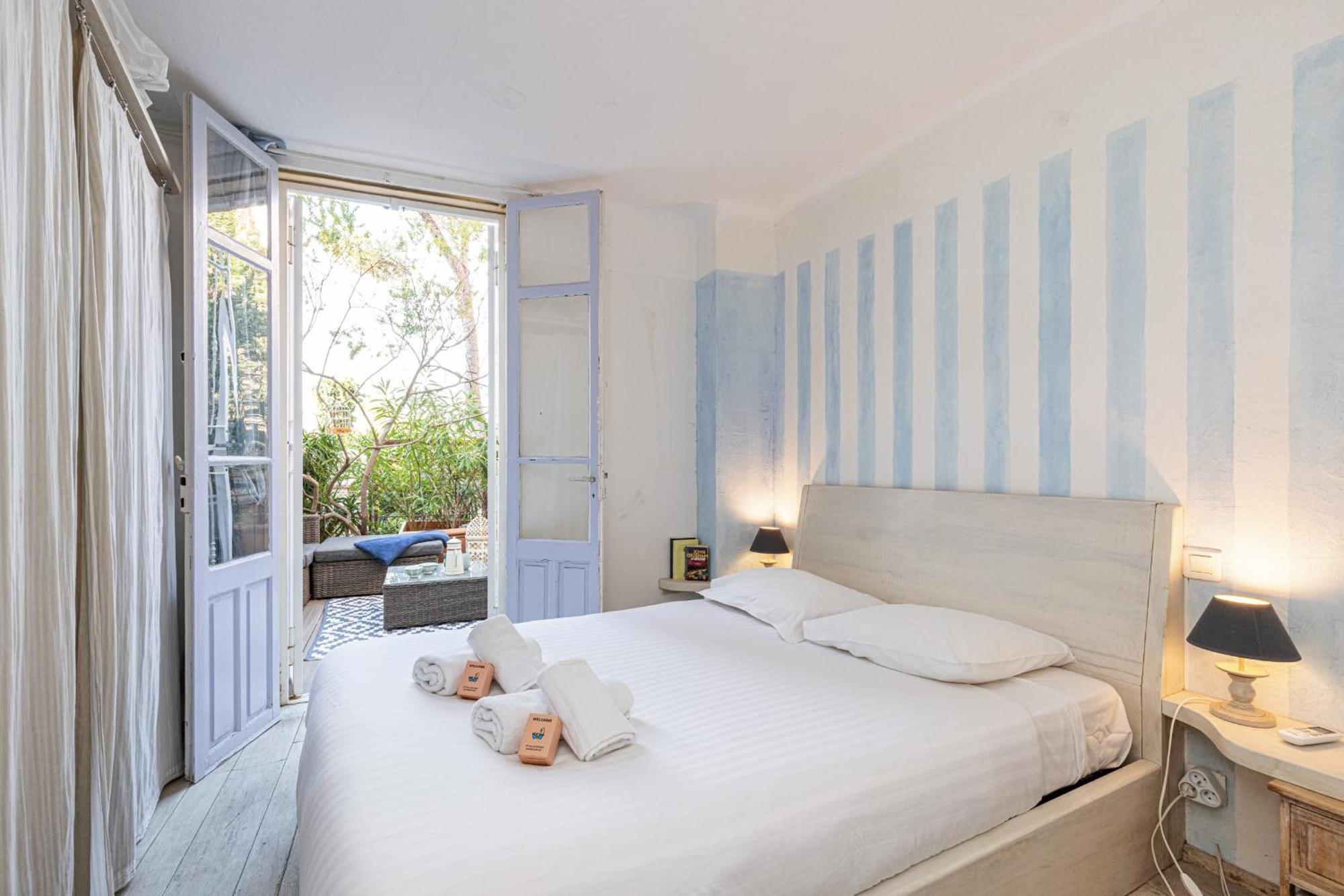 Atypical Old Town In Large Terrace Apartment