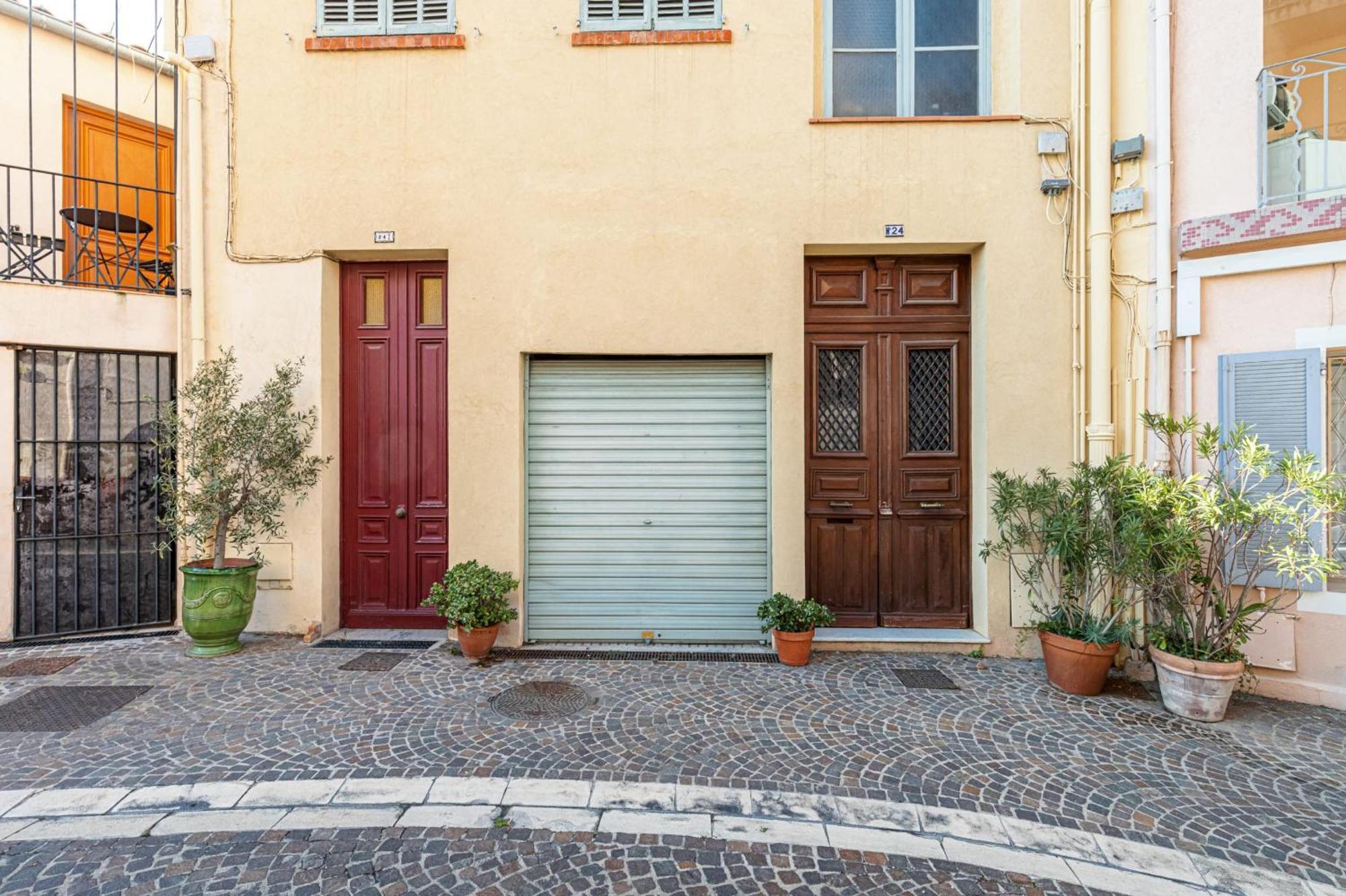 Atypical Old Town In Large Terrace Apartment