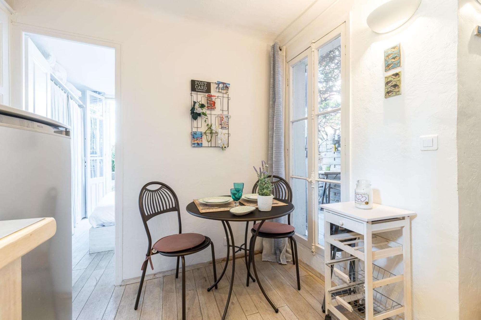 Atypical Old Town In Large Terrace Apartment