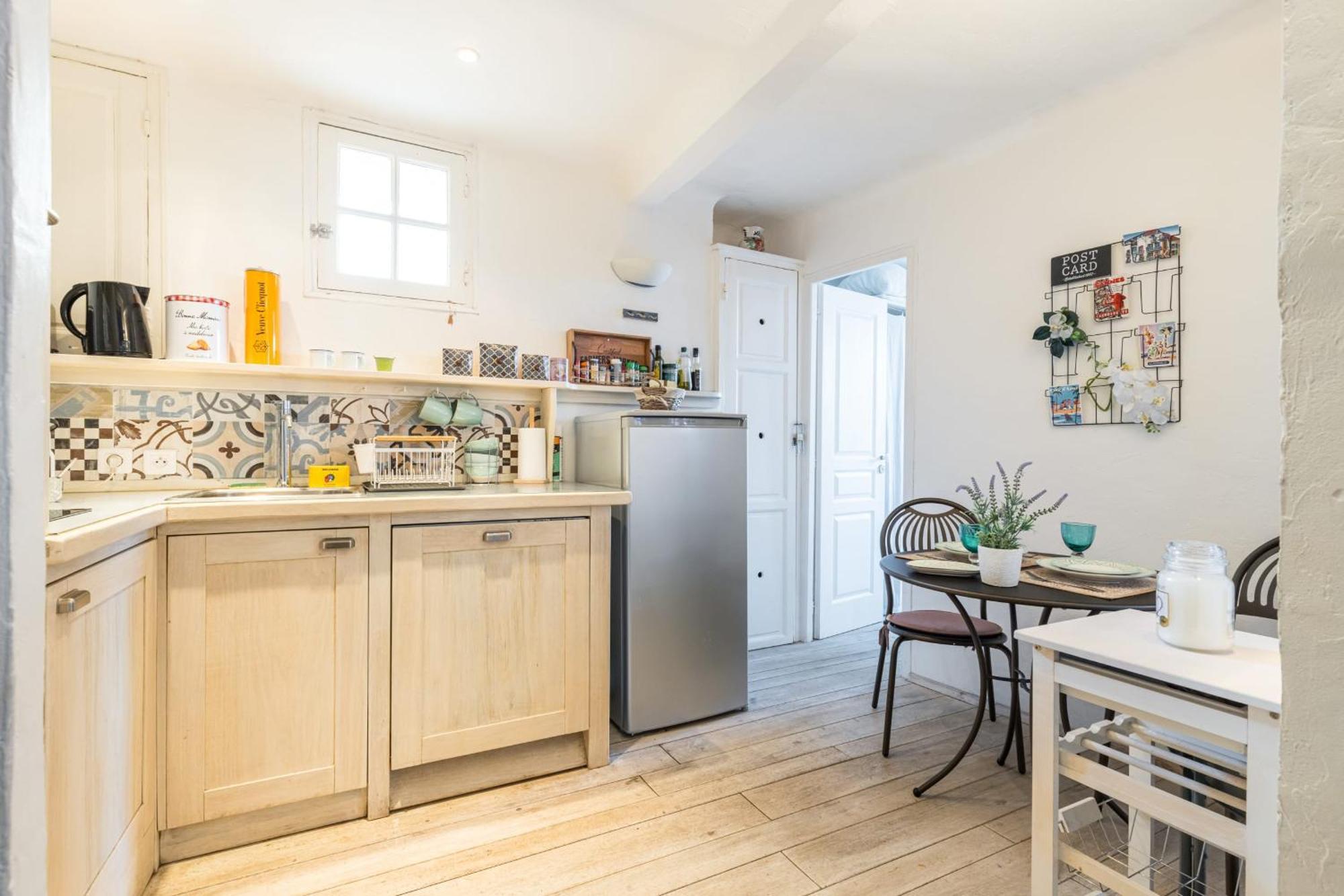 Atypical Old Town In Large Terrace Apartment Cannes