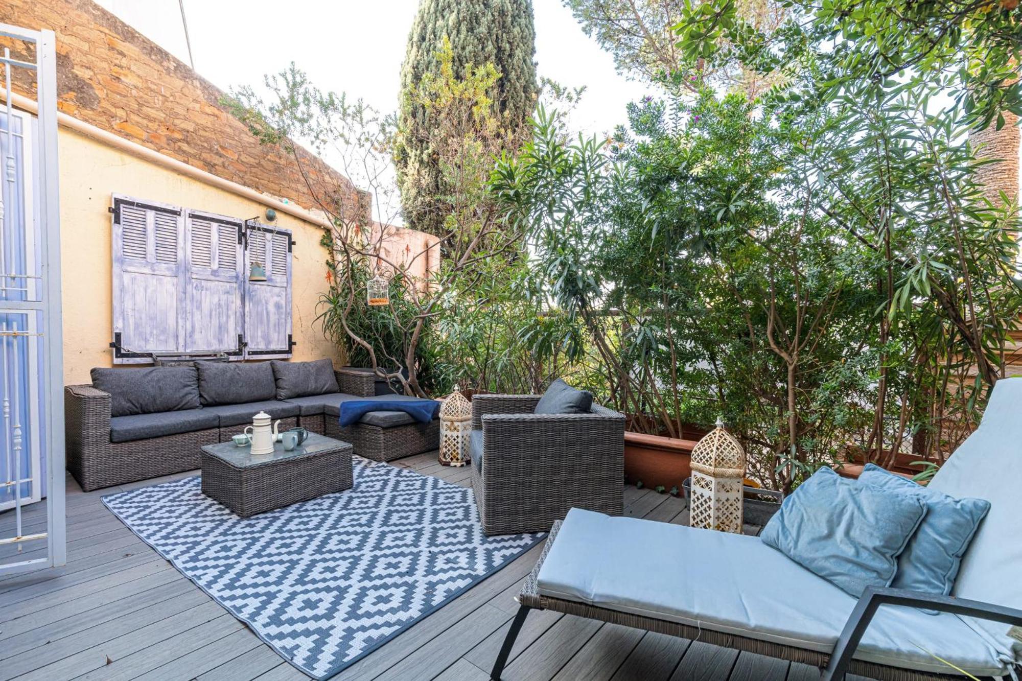 Atypical Old Town In Large Terrace Apartment
