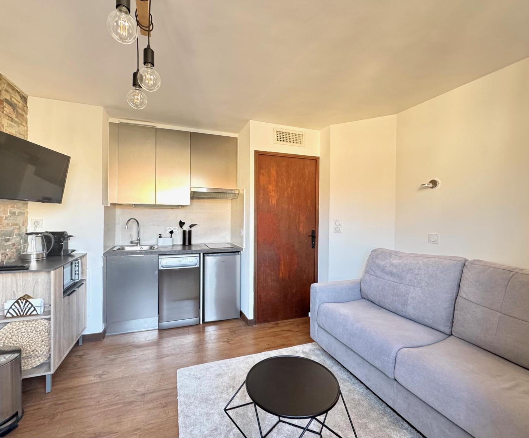 Apartment Cosy Flat With Swimming Pool, Close To And Congress Center *
