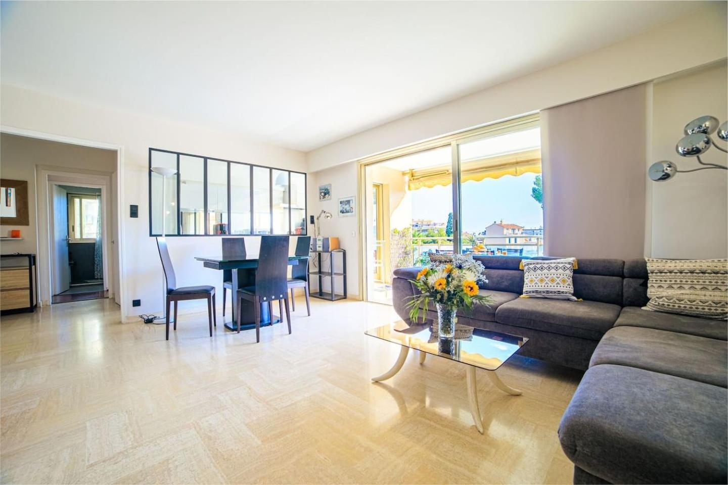 Spacieux ! Le Numero De Whatzap Est Sur La Photo ! Homestay