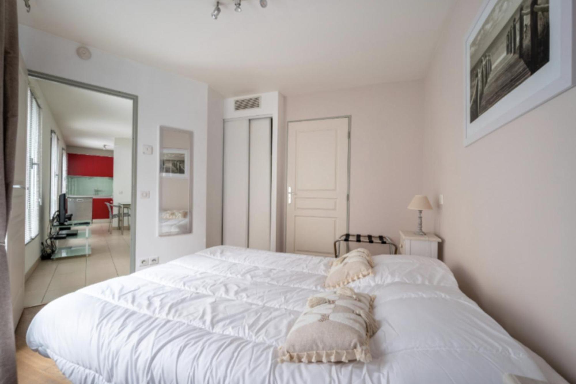 39m In Downtown Apartment