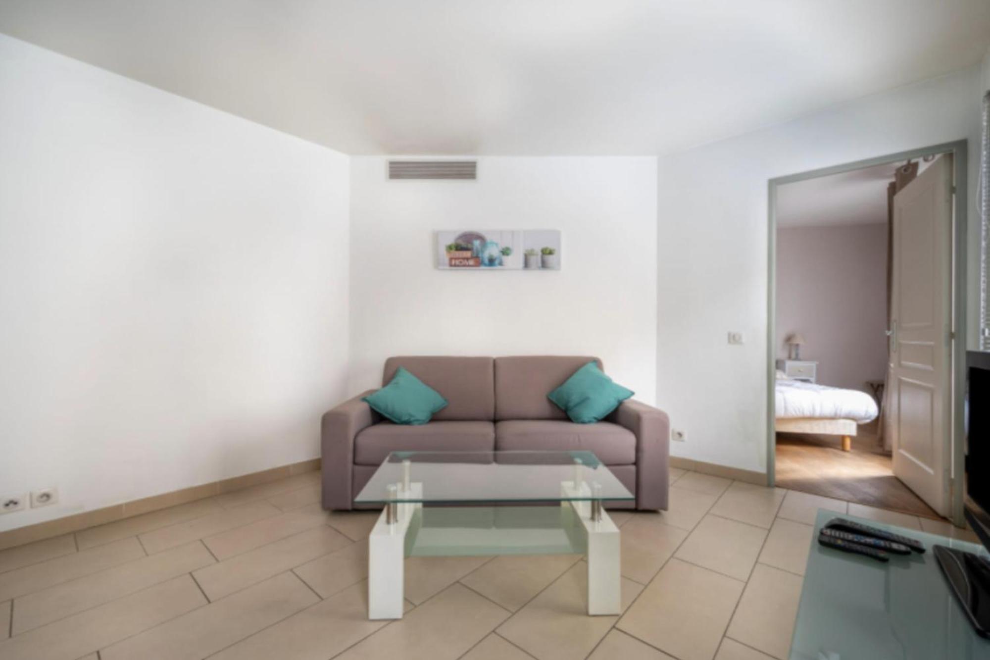 39m In Downtown Cannes