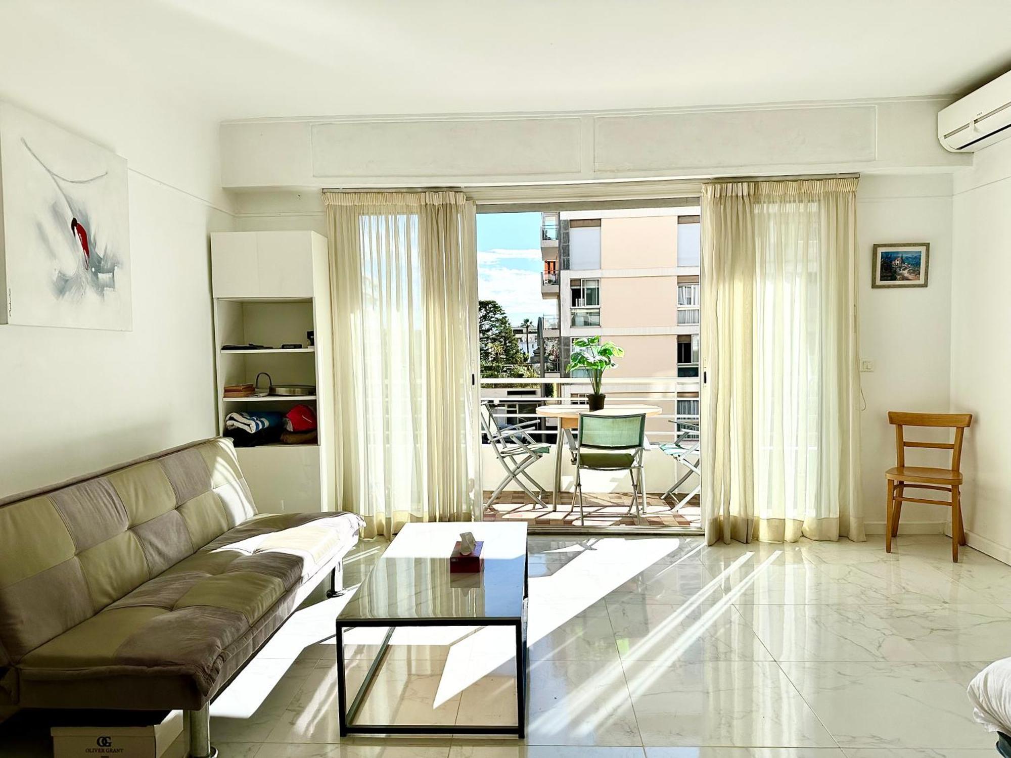 Apartment Centre