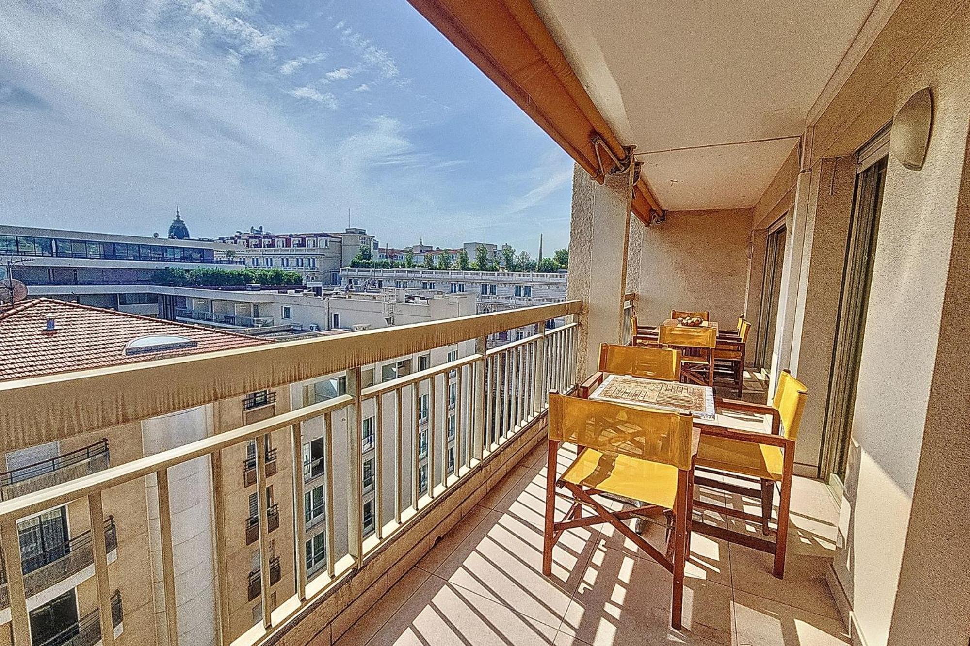 Henri Camille Real Estate - Kent - Huge 2 Bedrooms Appt - 5 Min Croisette *