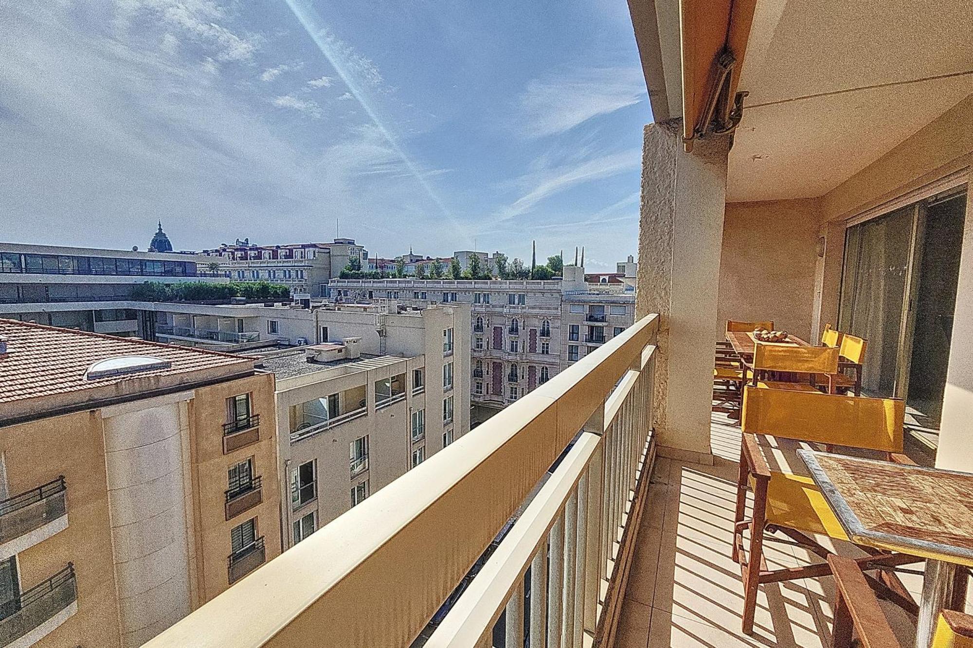 Henri Camille Real Estate - Kent - Huge 2 Bedrooms Appt - 5 Min Croisette Cannes