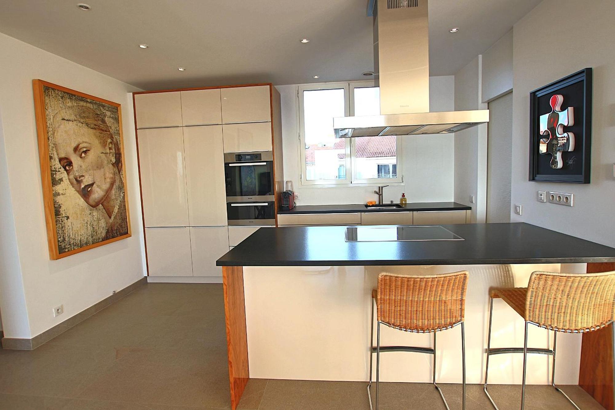 130 M3 With 3 En-suite Bedrooms And Exceptional Sea View Cannes