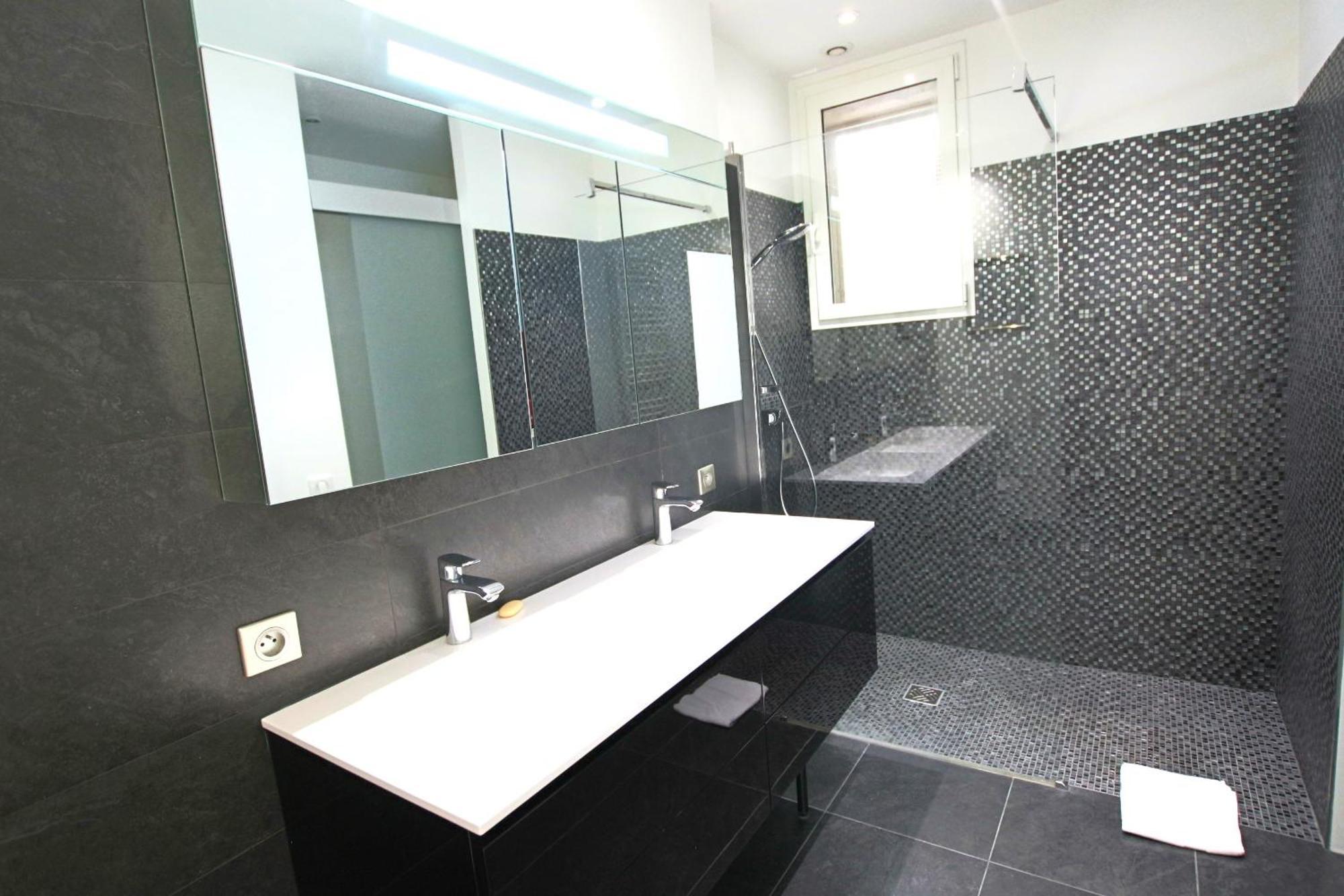 130 M3 With 3 En-suite Bedrooms And Exceptional Sea View Apartment