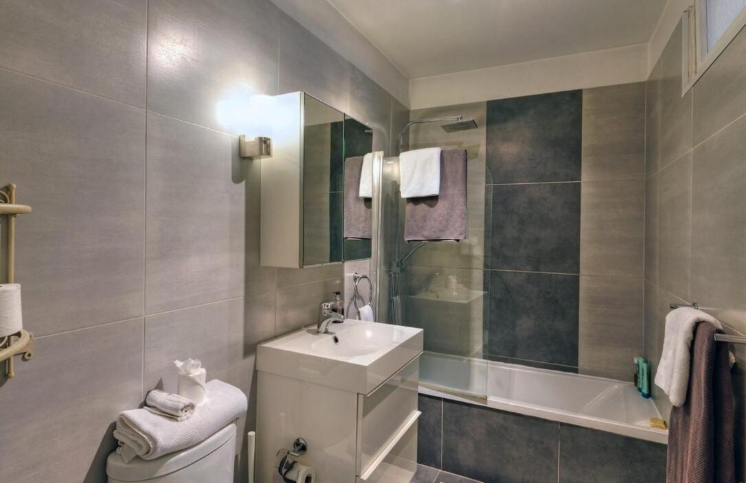 Picaud - 50m From Beachfront, Patio, Aircon Holiday home Cannes