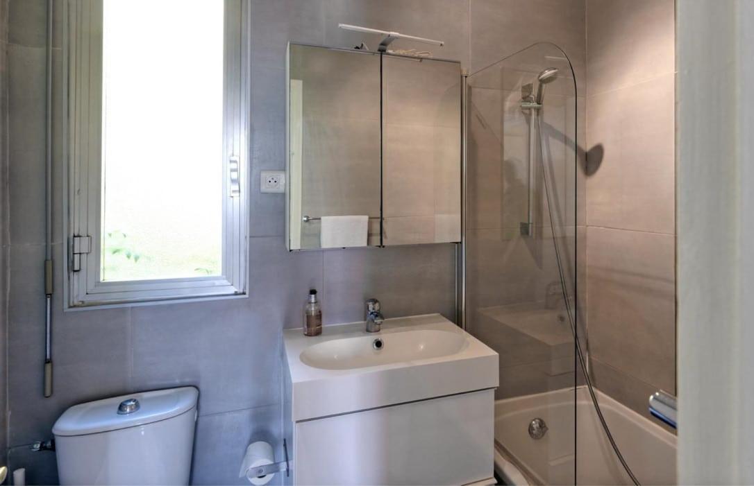 Picaud - 50m From Beachfront, Patio, Aircon Holiday home *