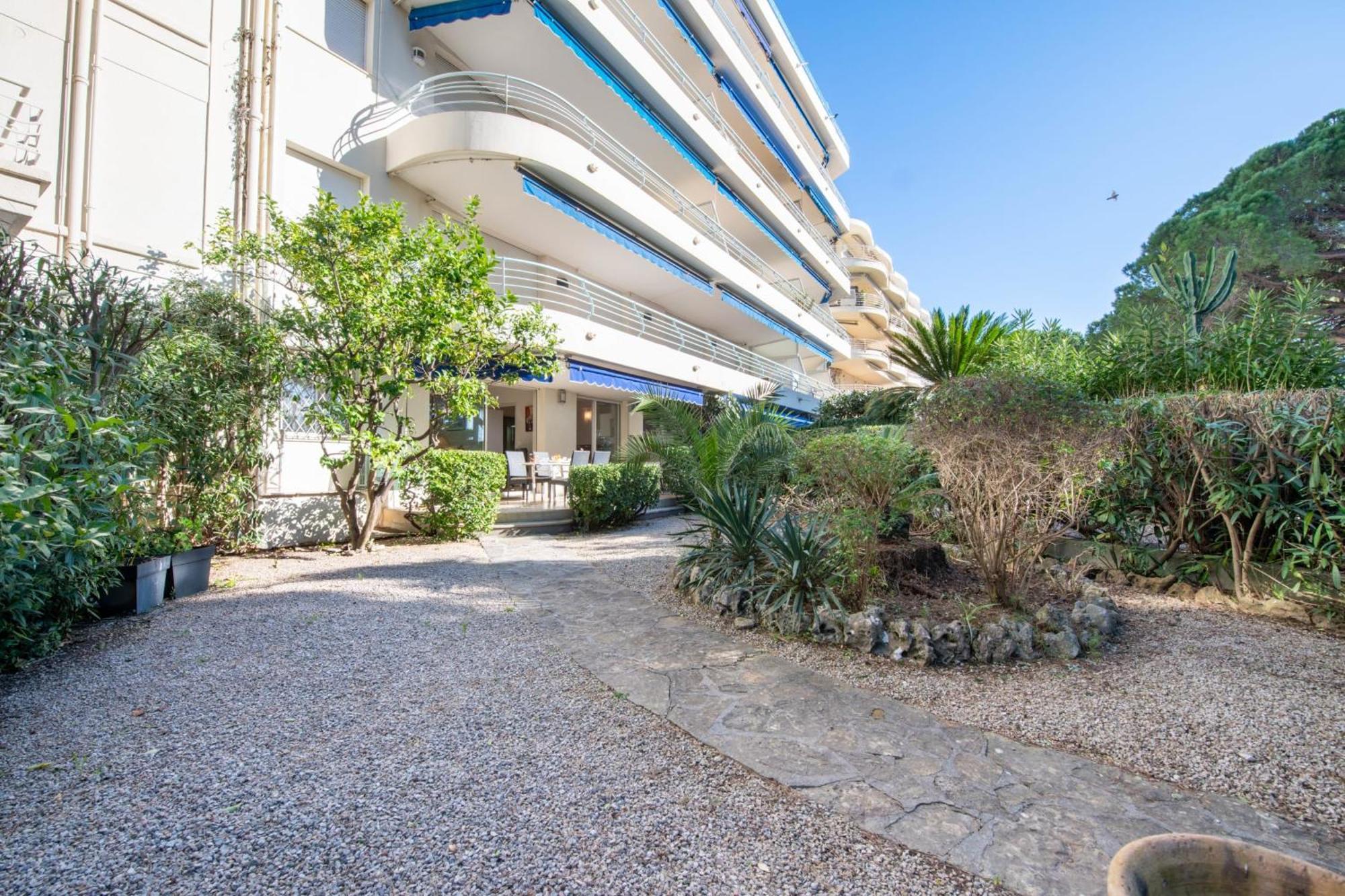 Garden-level In Palm With Garage Cannes