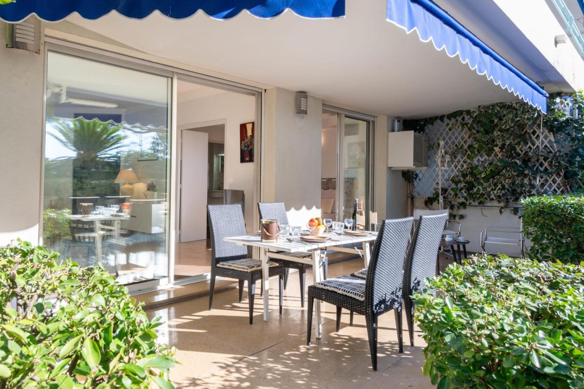 Garden-level In Palm With Garage Apartment *