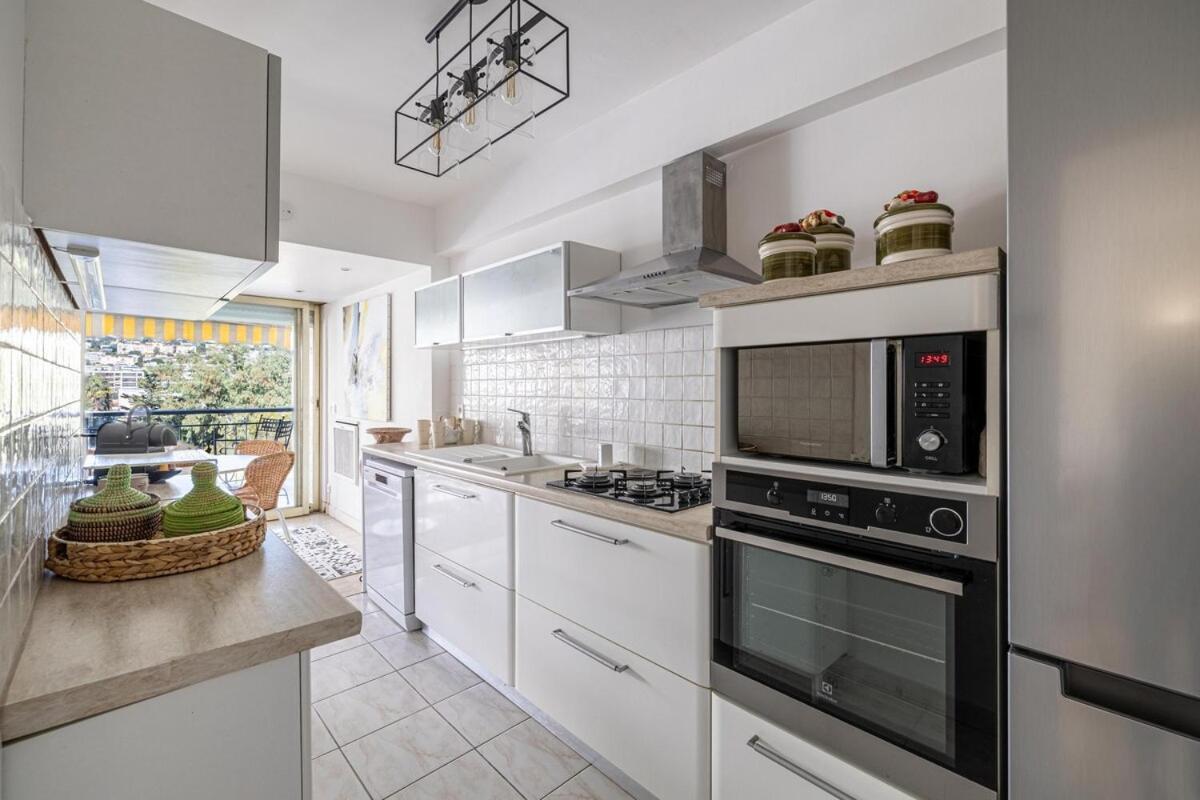 Apartment Palm Beach, Sea View Apartment, 100m From Beaches *